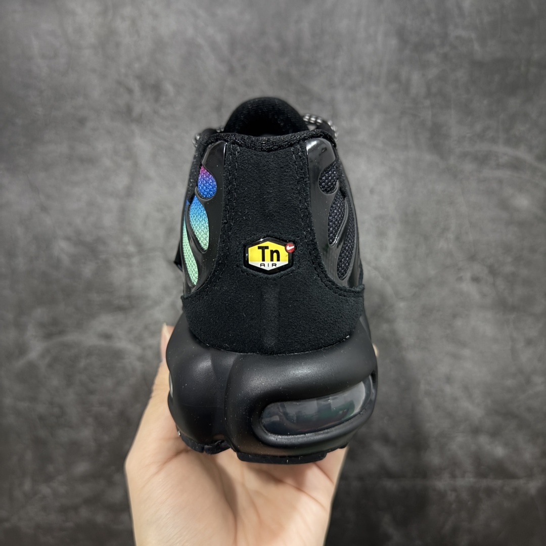 图片[4]-【Max纯原版】Nike Air Max Plus TN气垫系列跑鞋 全新一比一高端版本 真正的市场T1品质 更多配色陆续出货 真正的用心研发 一点一点抠出来的 品质 品控细节 随便闭眼对比市场任何版本 全套原纸板楦头开发 完美呈现版型 工艺流程均与原鞋保持一致 Turned Air 中底缓震技术 鞋面弧度与大底弧度一致 鞋头正确TPU材质 鞋面高频TPU材质1.0厚度 原鞋一致层次感 超越公司货的品控标准 多道QC质检 货号：DZ4509-001 尺码：36 36.5 37.5 38 38.5 39 40 40.5 41 42 42.5 43 44 44.5 45 46-选品中心