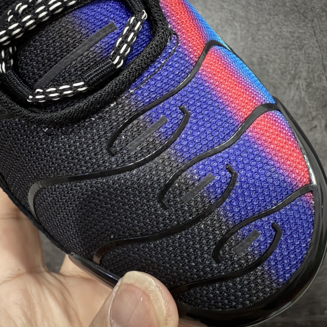 图片[5]-【Max纯原版】Nike Air Max Plus TN气垫系列跑鞋 全新一比一高端版本 真正的市场T1品质 更多配色陆续出货 真正的用心研发 一点一点抠出来的 品质 品控细节 随便闭眼对比市场任何版本 全套原纸板楦头开发 完美呈现版型 工艺流程均与原鞋保持一致 Turned Air 中底缓震技术 鞋面弧度与大底弧度一致 鞋头正确TPU材质 鞋面高频TPU材质1.0厚度 原鞋一致层次感 超越公司货的品控标准 多道QC质检 货号：DZ4509-001 尺码：36 36.5 37.5 38 38.5 39 40 40.5 41 42 42.5 43 44 44.5 45 46-选品中心