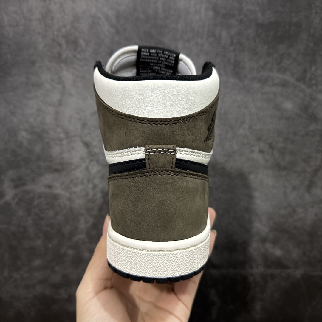 图片[4]-【原厂版本】Air Jordan AJ1 Retro High 黑摩卡小倒钩 555088-105 全套原纸板楦头开发 原厂特供皮料加持 确保原汁原味 完美呈现一代版型 一比一鞋头弧度高度鞋身弧度 数据细节工艺流程均保持原鞋一致 后跟弧度收口自然对折 极致一眼正品既视感 原厂皮料 进口玻璃冲刀皮料裁剪零毛边 承诺百分百一致原鞋 全鞋电脑针车工艺 鞋面清洁度最高QC检验标准 控制溢胶 飞翼3D高频深度立体 鞋盒、防尘纸 均采购来自原厂 尺码：40 40.5 41 42 42.5 43 44 44.5 45 46 47.5-选品中心