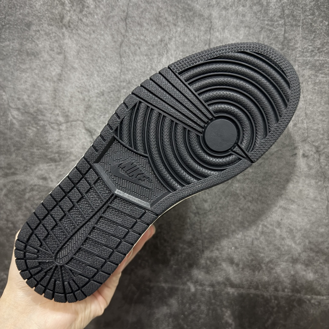 图片[9]-【原厂版本】Air Jordan AJ1 Retro High 黑摩卡小倒钩 555088-105 全套原纸板楦头开发 原厂特供皮料加持 确保原汁原味 完美呈现一代版型 一比一鞋头弧度高度鞋身弧度 数据细节工艺流程均保持原鞋一致 后跟弧度收口自然对折 极致一眼正品既视感 原厂皮料 进口玻璃冲刀皮料裁剪零毛边 承诺百分百一致原鞋 全鞋电脑针车工艺 鞋面清洁度最高QC检验标准 控制溢胶 飞翼3D高频深度立体 鞋盒、防尘纸 均采购来自原厂 尺码：40 40.5 41 42 42.5 43 44 44.5 45 46 47.5-选品中心