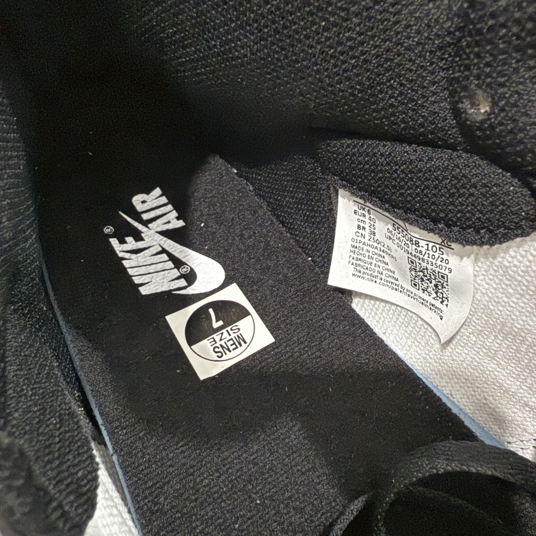 图片[9]-【原厂版本】Air Jordan AJ1 Retro High 黑摩卡小倒钩 555088-105 全套原纸板楦头开发 原厂特供皮料加持 确保原汁原味 完美呈现一代版型 一比一鞋头弧度高度鞋身弧度 数据细节工艺流程均保持原鞋一致 后跟弧度收口自然对折 极致一眼正品既视感 原厂皮料 进口玻璃冲刀皮料裁剪零毛边 承诺百分百一致原鞋 全鞋电脑针车工艺 鞋面清洁度最高QC检验标准 控制溢胶 飞翼3D高频深度立体 鞋盒、防尘纸 均采购来自原厂 尺码：40 40.5 41 42 42.5 43 44 44.5 45 46 47.5-选品中心