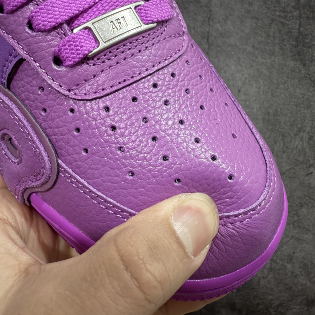 图片[3]-【TOP纯原】CPFM x NK Air Force 1 Low 空军一号系列低帮 纯原生产线出品 市场唯一正确皮料卡色 区别其他版本 经典百搭休闲运动板鞋“联名放大补丁字母”近日，A$AP Bari 在其官方社交媒体上预告了 Cactus Plant Flea Market(CPFM) 和 Nike Air Force 1 Low 的全新配色。 #此次全新推出的紫色和苔藓绿配色，保留了原始黑白版本的标志性风格，均采用皮革鞋面、尼龙鞋舌、带有反光底衬的「AIR SUNSHINE」及同色 AF1 橡胶鞋底。 货号：FQ7069-500 尺码： 40 40.5 41 42 42.5 43 44 44.5 45 46 47.5 48-选品中心