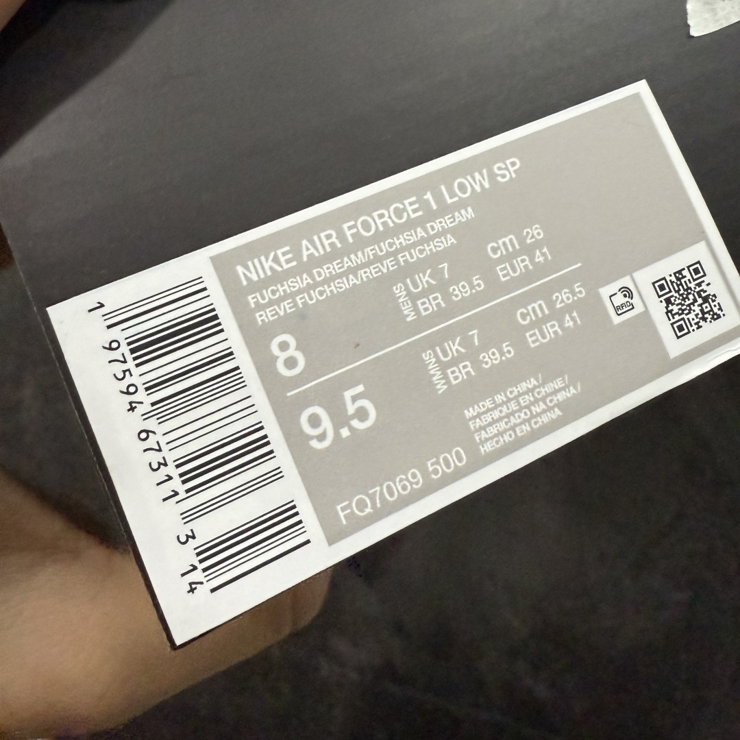 图片[8]-【TOP纯原】CPFM x NK Air Force 1 Low 空军一号系列低帮 纯原生产线出品 市场唯一正确皮料卡色 区别其他版本 经典百搭休闲运动板鞋“联名放大补丁字母”近日，A$AP Bari 在其官方社交媒体上预告了 Cactus Plant Flea Market(CPFM) 和 Nike Air Force 1 Low 的全新配色。 #此次全新推出的紫色和苔藓绿配色，保留了原始黑白版本的标志性风格，均采用皮革鞋面、尼龙鞋舌、带有反光底衬的「AIR SUNSHINE」及同色 AF1 橡胶鞋底。 货号：FQ7069-500 尺码： 40 40.5 41 42 42.5 43 44 44.5 45 46 47.5 48-选品中心