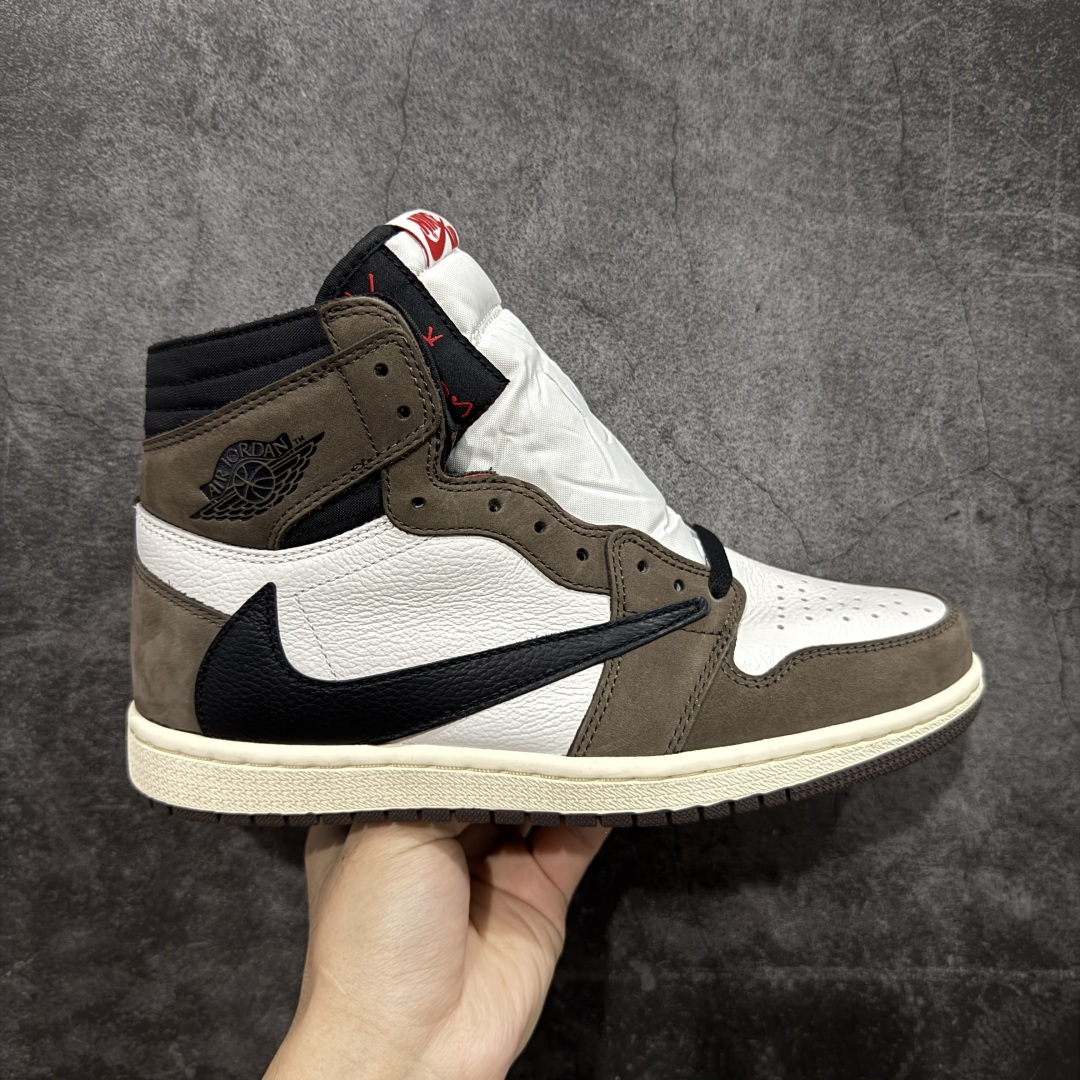 【原厂版】Air Jordan 1 x Travis Scott AJ1 x TS联名黑棕倒钩高帮CD4487-100 全新升级品质 细节完美对比原版无可挑剔 原厂皮料 实物无色差带绒感 细节多次校对 针车效果同步原鞋 刺绣拉到原厂定做 原楦原纸板开发 后跟弧度收口自然不对折 极致一眼正品既视感 进口玻璃冲刀皮料裁剪零毛边 鞋面高清洁度 QC检验标准 控制溢胶 鞋盒、防尘纸 配件鞋带 均采购来自原厂 尺码:40-47.5-选品中心