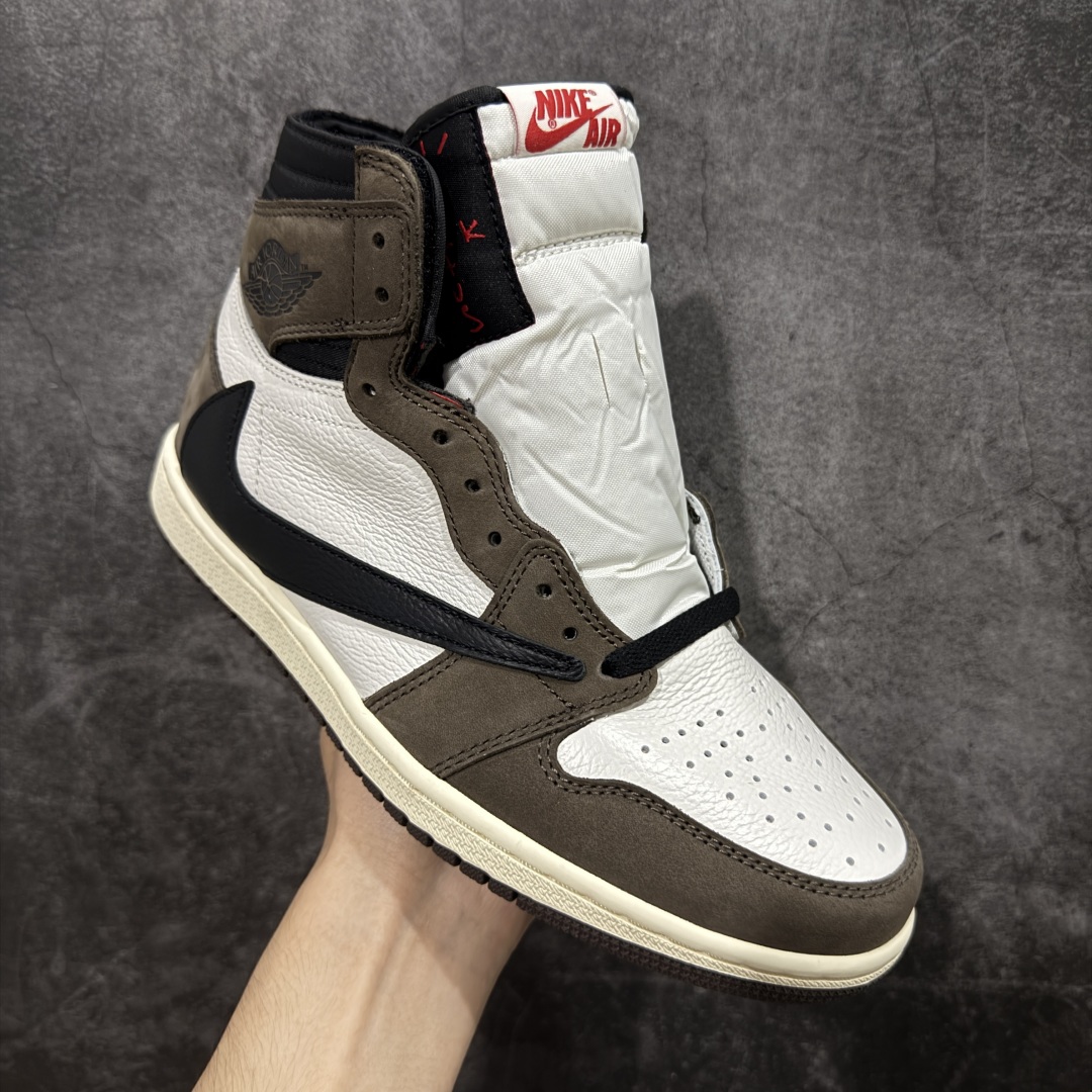 图片[3]-【原厂版】Air Jordan 1 x Travis Scott AJ1 x TS联名黑棕倒钩高帮CD4487-100 全新升级品质 细节完美对比原版无可挑剔 原厂皮料 实物无色差带绒感 细节多次校对 针车效果同步原鞋 刺绣拉到原厂定做 原楦原纸板开发 后跟弧度收口自然不对折 极致一眼正品既视感 进口玻璃冲刀皮料裁剪零毛边 鞋面高清洁度 QC检验标准 控制溢胶 鞋盒、防尘纸 配件鞋带 均采购来自原厂 尺码：40-47.5-选品中心