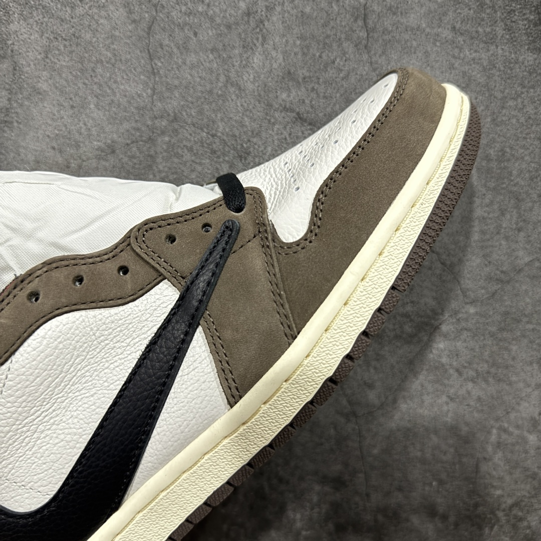 图片[6]-【原厂版】Air Jordan 1 x Travis Scott AJ1 x TS联名黑棕倒钩高帮CD4487-100 全新升级品质 细节完美对比原版无可挑剔 原厂皮料 实物无色差带绒感 细节多次校对 针车效果同步原鞋 刺绣拉到原厂定做 原楦原纸板开发 后跟弧度收口自然不对折 极致一眼正品既视感 进口玻璃冲刀皮料裁剪零毛边 鞋面高清洁度 QC检验标准 控制溢胶 鞋盒、防尘纸 配件鞋带 均采购来自原厂 尺码：40-47.5-选品中心