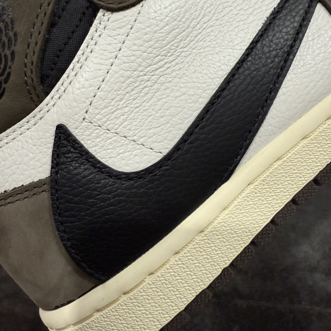 图片[4]-【原厂版】Air Jordan 1 x Travis Scott AJ1 x TS联名黑棕倒钩高帮CD4487-100 全新升级品质 细节完美对比原版无可挑剔 原厂皮料 实物无色差带绒感 细节多次校对 针车效果同步原鞋 刺绣拉到原厂定做 原楦原纸板开发 后跟弧度收口自然不对折 极致一眼正品既视感 进口玻璃冲刀皮料裁剪零毛边 鞋面高清洁度 QC检验标准 控制溢胶 鞋盒、防尘纸 配件鞋带 均采购来自原厂 尺码：40-47.5-选品中心