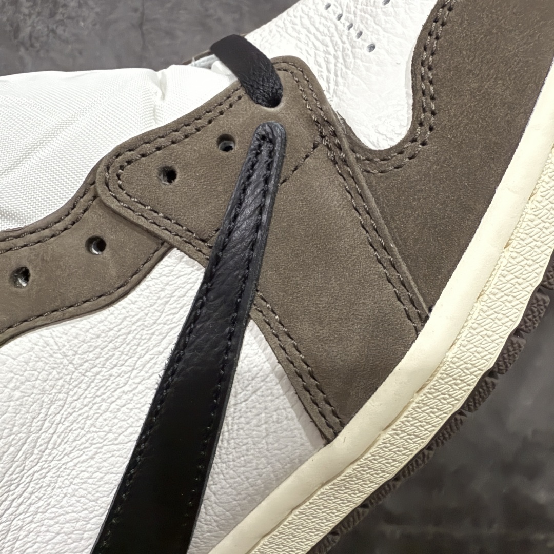 图片[5]-【原厂版】Air Jordan 1 x Travis Scott AJ1 x TS联名黑棕倒钩高帮CD4487-100 全新升级品质 细节完美对比原版无可挑剔 原厂皮料 实物无色差带绒感 细节多次校对 针车效果同步原鞋 刺绣拉到原厂定做 原楦原纸板开发 后跟弧度收口自然不对折 极致一眼正品既视感 进口玻璃冲刀皮料裁剪零毛边 鞋面高清洁度 QC检验标准 控制溢胶 鞋盒、防尘纸 配件鞋带 均采购来自原厂 尺码：40-47.5-选品中心