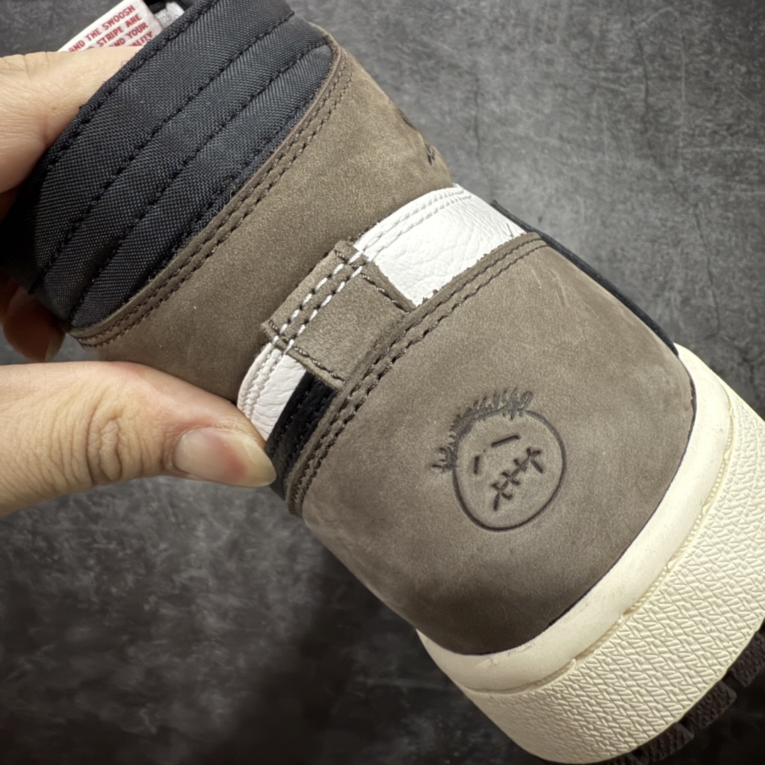 图片[2]-【原厂版】Air Jordan 1 x Travis Scott AJ1 x TS联名黑棕倒钩高帮CD4487-100 全新升级品质 细节完美对比原版无可挑剔 原厂皮料 实物无色差带绒感 细节多次校对 针车效果同步原鞋 刺绣拉到原厂定做 原楦原纸板开发 后跟弧度收口自然不对折 极致一眼正品既视感 进口玻璃冲刀皮料裁剪零毛边 鞋面高清洁度 QC检验标准 控制溢胶 鞋盒、防尘纸 配件鞋带 均采购来自原厂 尺码：40-47.5-选品中心