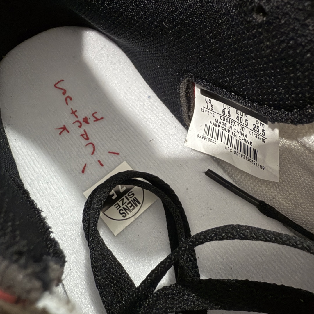 图片[9]-【原厂版】Air Jordan 1 x Travis Scott AJ1 x TS联名黑棕倒钩高帮CD4487-100 全新升级品质 细节完美对比原版无可挑剔 原厂皮料 实物无色差带绒感 细节多次校对 针车效果同步原鞋 刺绣拉到原厂定做 原楦原纸板开发 后跟弧度收口自然不对折 极致一眼正品既视感 进口玻璃冲刀皮料裁剪零毛边 鞋面高清洁度 QC检验标准 控制溢胶 鞋盒、防尘纸 配件鞋带 均采购来自原厂 尺码：40-47.5-选品中心