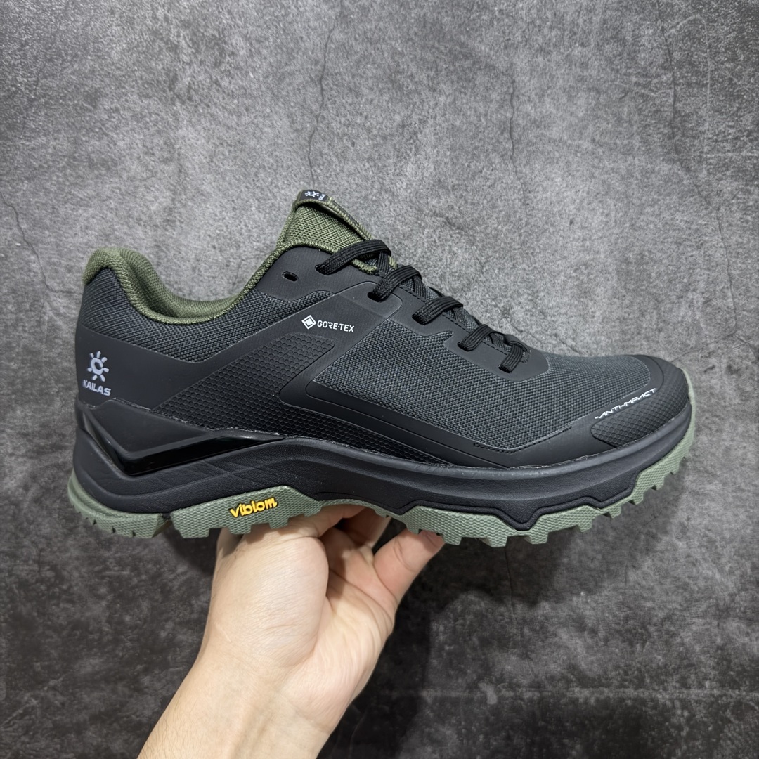 【升级版】凯乐石KAILAS 界山GTX 户外运动 防滑耐磨防水 低帮 登山徒步鞋 男款 KAILAS凯乐石品牌是全球三大全系攀登品牌之一,于2003年创立于中国广州,致力于为有攀登梦想的户外运动员及爱好者,研发制造功能性专业装备,满足他们在极限环境下安全舒适的需求,凯乐石专注于科技面料的开发及专业功能设计,产品线覆盖登山、攀岩、徒步、越野跑山、露营、旅行等多项户外运动,通过运动员的测试反馈,不断进化迭代,产品荣获国内外大奖71座,发明专利21个,更突破性的自主研发攀登器械,打造出中国的攀登硬实力 尺码:39 40 41 42 43 44 45-选品中心