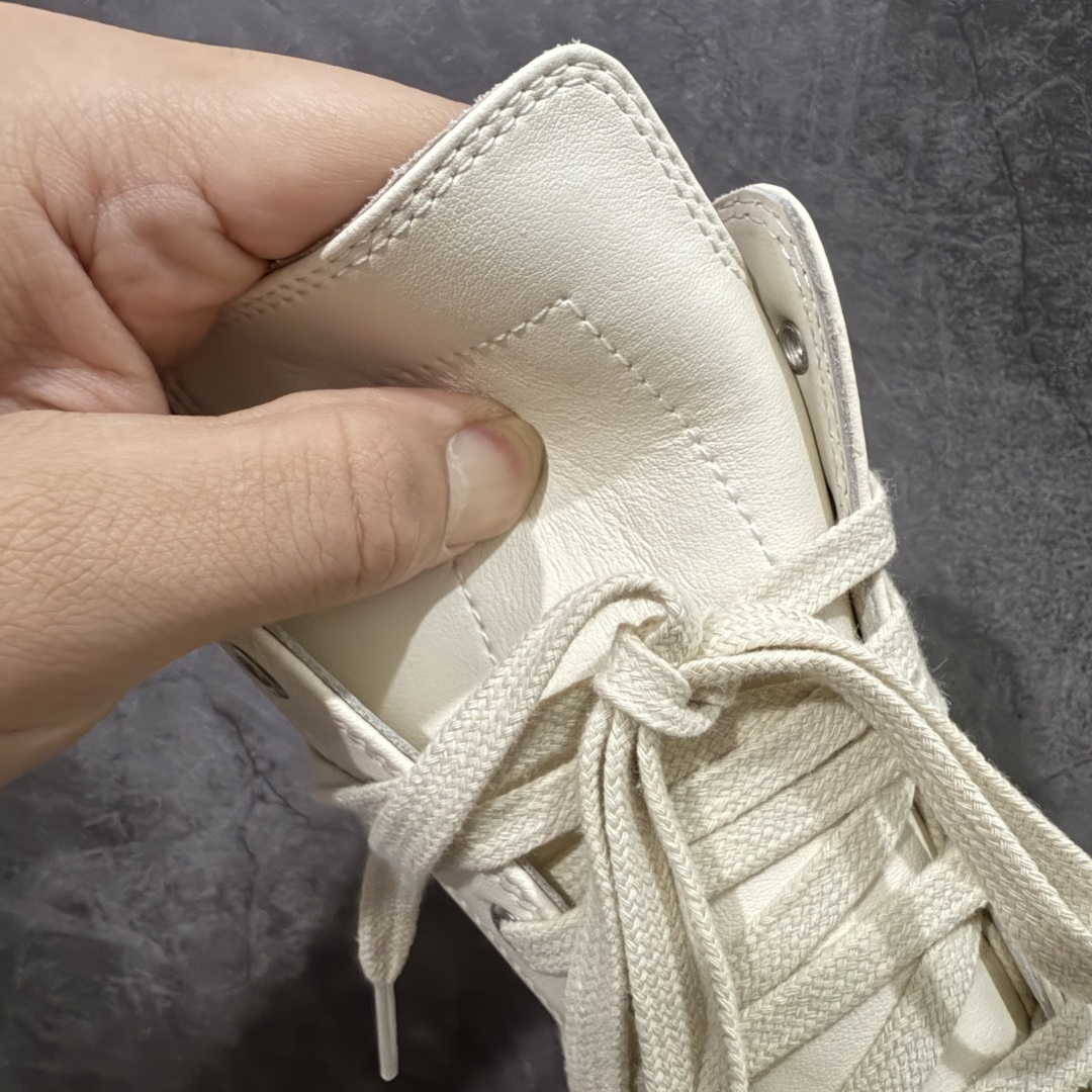 图片[6]-【莞产G版】Rick Owens Edfu 瑞克·欧文斯高帮皮面时尚运动板鞋 白生胶高帮皮面高帮 二级市场已经7K以上 平台客户随意卖四位数 RO广东原厂出品 纯原天花板 原版一比一复刻 冲正绝不翻车 还原度达到百分之98以上 原楦开发纸版版型 ZP拆解原版1：1复模裁片纸版 力求做到0错位 这样才能达到和zp一致的鞋型味道 采用进口cnc数控机床开发对版独家tpu奶香大底 区别于市场所有版本 zp同源全头层粒面小牛皮 达到和zp一致手感 原厂进口细纹布 万邦订购原厂高弹粉红色海绵 内里搭配软质细腻羊皮 TPU高密度大底 软硬度透光度高已经测试和原版一致 尺码：36 37 38 39 40 41 42 43 44 45 46-选品中心