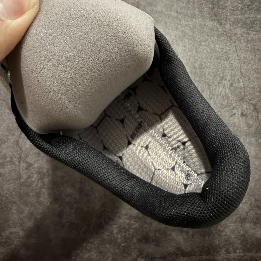 图片[7]-【GX纯原】凯乐石KAILAS 远征5 FLT 舒适简约经典登山 防滑耐磨防水 低帮 徒步鞋 市面唯一正确防泼水防水面料 正确防水内里布 真正做到内外防水 区别市场假防水 鞋面材质：运用耐磨防砂网布，能防止沙石进入鞋内，同时具备良好的透气性，可让脚部保持干爽。 \\t鞋底性能：搭载Vibram防滑耐磨大底，有出色的抓地力，仿鲨齿纹路设计，能应对各种复杂路面；鞋底还能提供良好的稳定性和支撑力，减少脚部疲劳。 \\t防水技术：采用FILTERTEC防水透气技术，防水指数高达8000mm H₂O，能有效防止雨水渗透，同时能保持脚面干爽。 \\t细节设计：鞋头采用橡胶防撞包边，保护脚趾免受伤害；鞋舌一体式设计，防止碎石泥沙进入；采用亚洲人脚型鞋楦设计，配合中腰包裹，提高舒适性。 适用场景：适合多日或单日轻装徒步，也可用于城市通勤，是一双兼顾户外与日常穿着的多功能鞋子。 尺码：40 41.5 42 42.5 43 44 44.5 45（女码第二轮出货）-选品中心