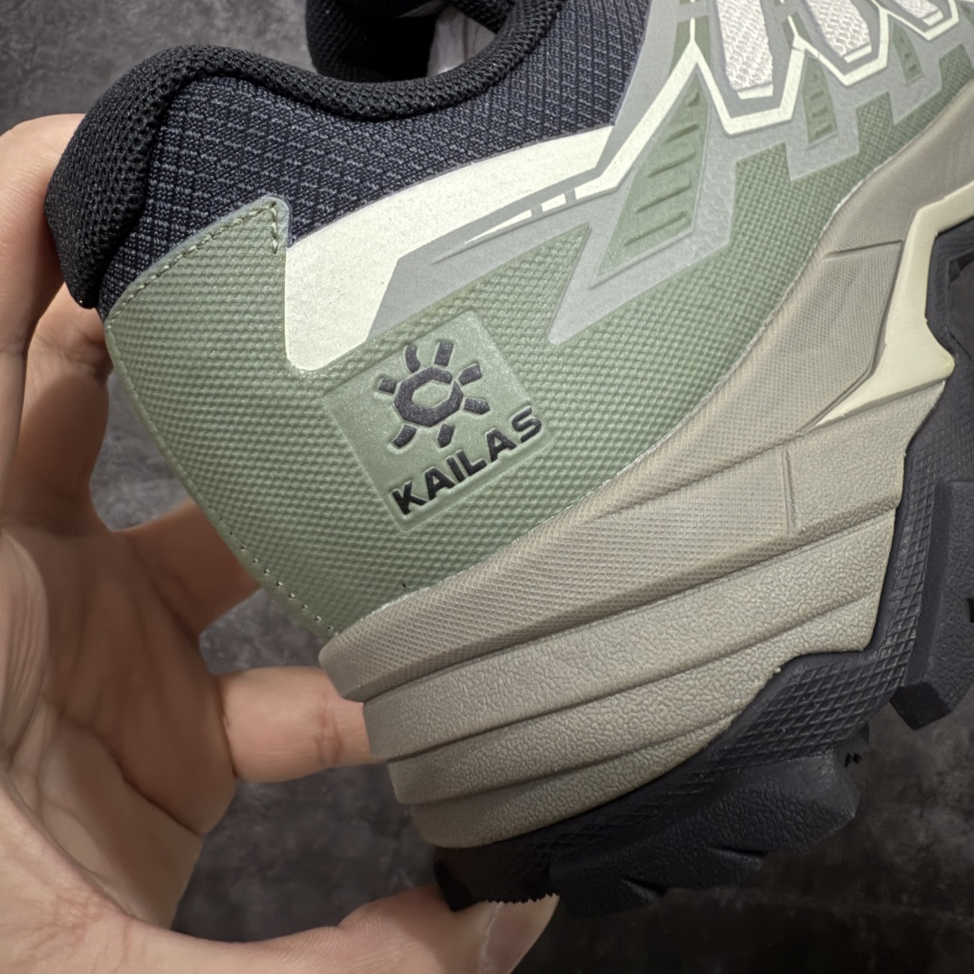 图片[2]-【GX纯原】凯乐石KAILAS 远征5 FLT 舒适简约经典登山 防滑耐磨防水 低帮 徒步鞋 市面唯一正确防泼水防水面料 正确防水内里布 真正做到内外防水 区别市场假防水 鞋面材质：运用耐磨防砂网布，能防止沙石进入鞋内，同时具备良好的透气性，可让脚部保持干爽。 \\t鞋底性能：搭载Vibram防滑耐磨大底，有出色的抓地力，仿鲨齿纹路设计，能应对各种复杂路面；鞋底还能提供良好的稳定性和支撑力，减少脚部疲劳。 \\t防水技术：采用FILTERTEC防水透气技术，防水指数高达8000mm H₂O，能有效防止雨水渗透，同时能保持脚面干爽。 \\t细节设计：鞋头采用橡胶防撞包边，保护脚趾免受伤害；鞋舌一体式设计，防止碎石泥沙进入；采用亚洲人脚型鞋楦设计，配合中腰包裹，提高舒适性。 适用场景：适合多日或单日轻装徒步，也可用于城市通勤，是一双兼顾户外与日常穿着的多功能鞋子。 尺码：40 41.5 42 42.5 43 44 44.5 45（女码第二轮出货）-选品中心