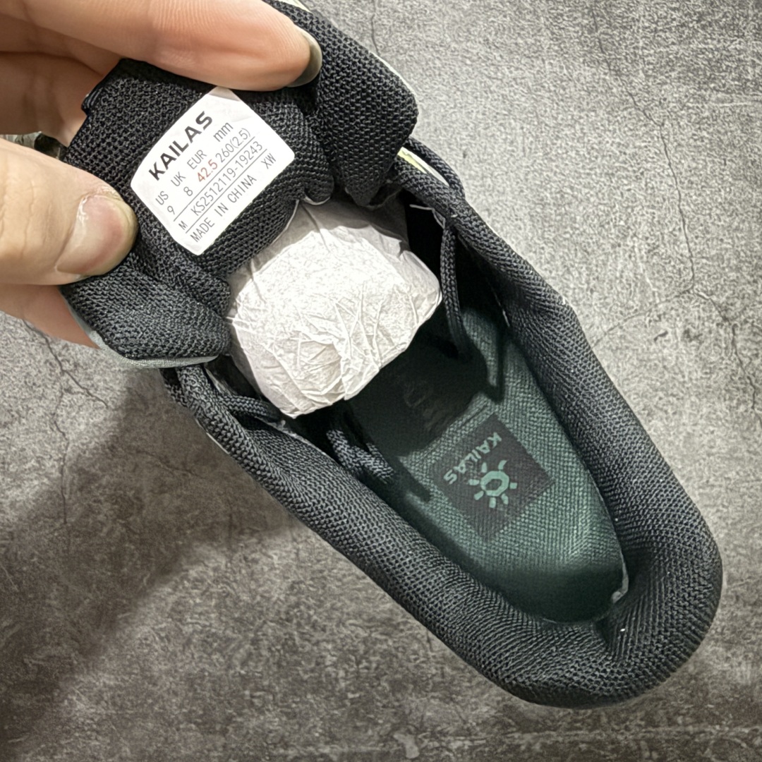 图片[6]-【GX纯原】凯乐石KAILAS 远征5 FLT 舒适简约经典登山 防滑耐磨防水 低帮 徒步鞋 市面唯一正确防泼水防水面料 正确防水内里布 真正做到内外防水 区别市场假防水 鞋面材质：运用耐磨防砂网布，能防止沙石进入鞋内，同时具备良好的透气性，可让脚部保持干爽。 \\t鞋底性能：搭载Vibram防滑耐磨大底，有出色的抓地力，仿鲨齿纹路设计，能应对各种复杂路面；鞋底还能提供良好的稳定性和支撑力，减少脚部疲劳。 \\t防水技术：采用FILTERTEC防水透气技术，防水指数高达8000mm H₂O，能有效防止雨水渗透，同时能保持脚面干爽。 \\t细节设计：鞋头采用橡胶防撞包边，保护脚趾免受伤害；鞋舌一体式设计，防止碎石泥沙进入；采用亚洲人脚型鞋楦设计，配合中腰包裹，提高舒适性。 适用场景：适合多日或单日轻装徒步，也可用于城市通勤，是一双兼顾户外与日常穿着的多功能鞋子。 尺码：40 41.5 42 42.5 43 44 44.5 45（女码第二轮出货）-选品中心