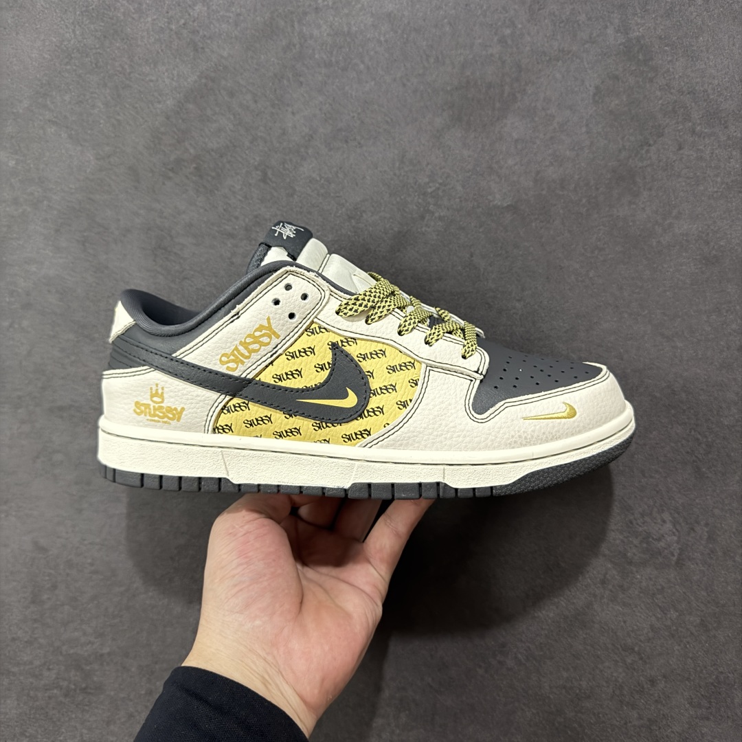 【定制版】高端定制Nike SB Dunk Low “斯图西联名------米白黄渡鸦” 高端定制 低帮休闲板鞋 定制鞋盒 大厂纯原品质出货 超高清洁度 皮料切割干净无任何毛边 细节完美 货号:DD1988-001 尺码:36 36.5 37.5 38 38.5 39 40 40.5 41 42 42.5 43 44 44.5 45 编码:HXSB330340-选品中心