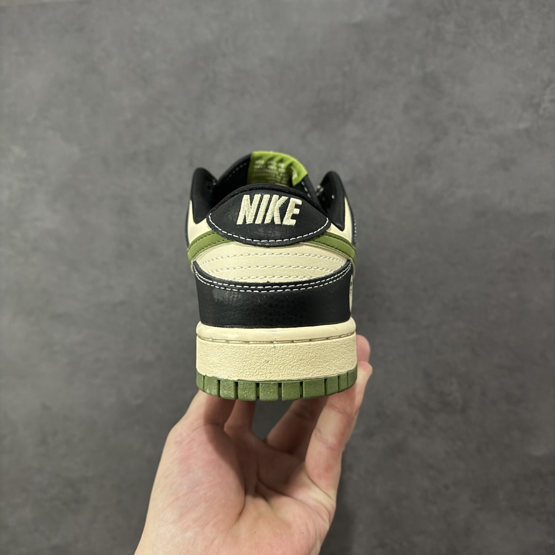 图片[4]-【定制版】Nike SB Dunk Low “Bape联名——迷彩黑绿勾” 高端定制 低帮休闲板鞋 定制鞋盒 大厂纯原品质出货 超高清洁度 皮料切割干净无任何毛边 细节完美 货号：SJ8888-003 尺码：36 36.5 37.5 38 38.5 39 40 40.5 41 42 42.5 43 44 44.5 45 编码：HXS330340-选品中心