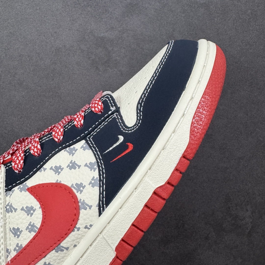 图片[5]-【定制版】Nike SB Dunk Low mlb NY联名 米黑红印花 周年高端定制 低帮休闲板鞋 DB1988-001  #定制鞋盒 大厂纯原品质出货 超高清洁度 皮料切割干净无任何毛边 细节完美 男女同款  尺码：36 36.5 37.5 38 38.5 39 40 40.5 41 42 42.5 43 44 44.5 45 编码：HXSB330340-选品中心