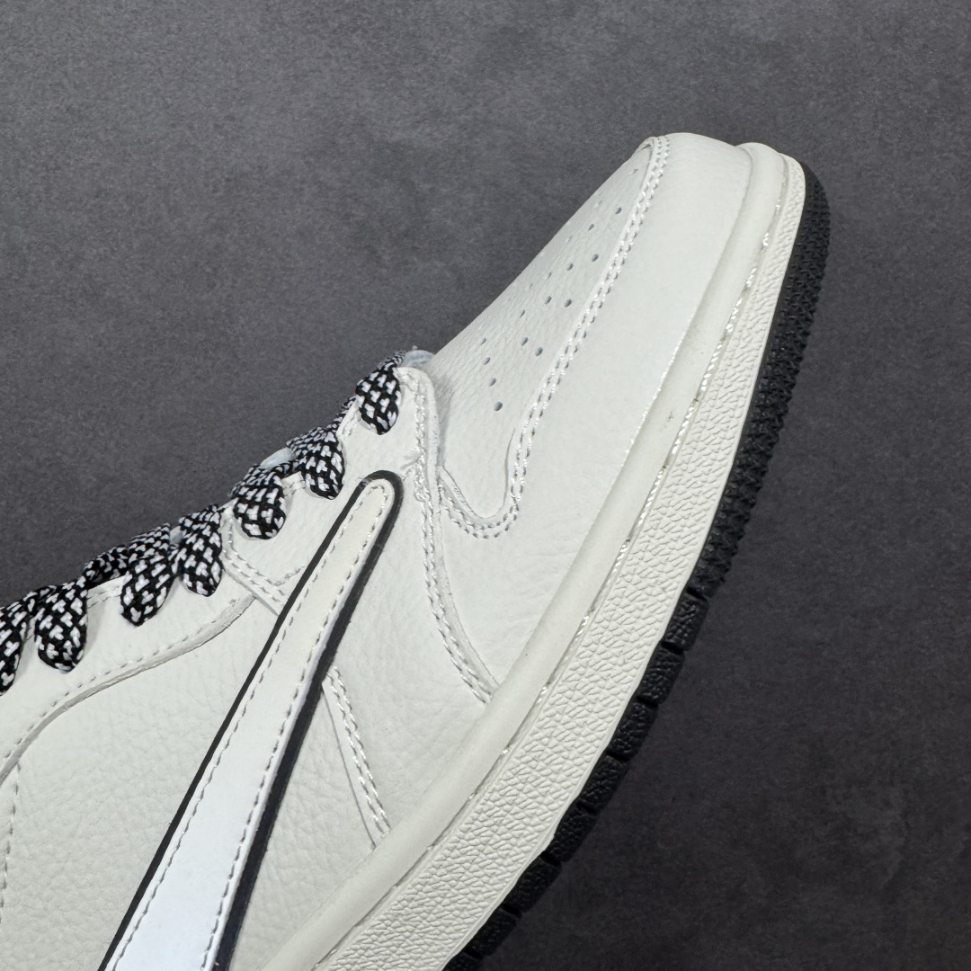 图片[5]-【定制版】Travis Scott x Fragment Design x Air Jordan 1 Low OG SP AJ1 乔1 斯图西联名 米黑边 低帮文化休闲板鞋 CS5288-503  #多方联名合作融合了Travis Scott 独特的音乐风格，藤原浩个性的设计风格以及Jordan品牌的经典元素 使其成为一双具有独特身份和价值的鞋子 清新而立体的外观加上联名标识更突出了其独特身份 这种配色方案显示出活力和时尚感 在视觉上引人注目 鞋身的质感和细腻的细节处理使其显得高端而格调十足 这款“倒钩”联名是设计与创意完美结合 融合多方的个性风格是一款备受瞩目的潮流鞋款  尺码：36 36.5 37.5 38 38.5 39 40 40.5 41 42 42.5 43 44 44.5 45 编码：HXSB330340-选品中心