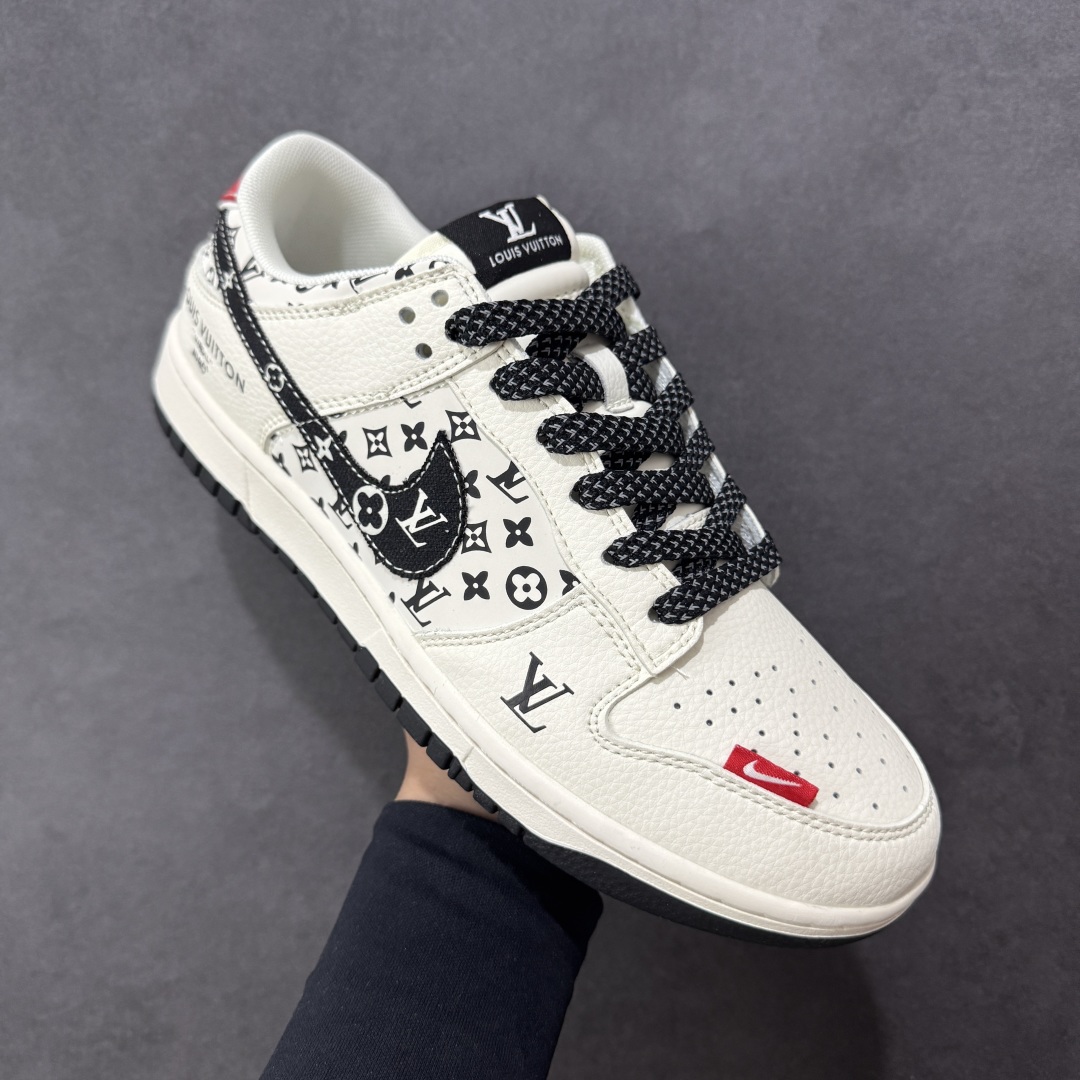 图片[3]-【定制版】Nike SB Dunk Low LV联名 米黑红印花 周年高端定制 低帮休闲板鞋  #定制鞋盒 大厂纯原品质出货 超高清洁度 皮料切割干净无任何毛边 细节完美 货号：HT5088-607  尺码：36 36.5 37.5 38 38.5 39 40 40.5 41 42 42.5 43 44 44.5 45-选品中心