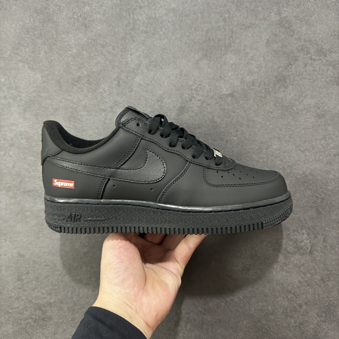 【公司级】Nike Air Force 1 Low Supreme联名 空军一号低帮运动休闲板鞋 原楦头原纸板 打造纯正空军版型 专注外贸渠道 全掌内置蜂窝气垫 原盒配件 原厂中底钢印、拉帮完美 货号:CU9225-001 尺码:35.5 36 36.5 37.5 38 38.5 39 40 40.5 41 42 42.5 43 44 44.5 45 46 46.5 47 编码:GLA210220-选品中心