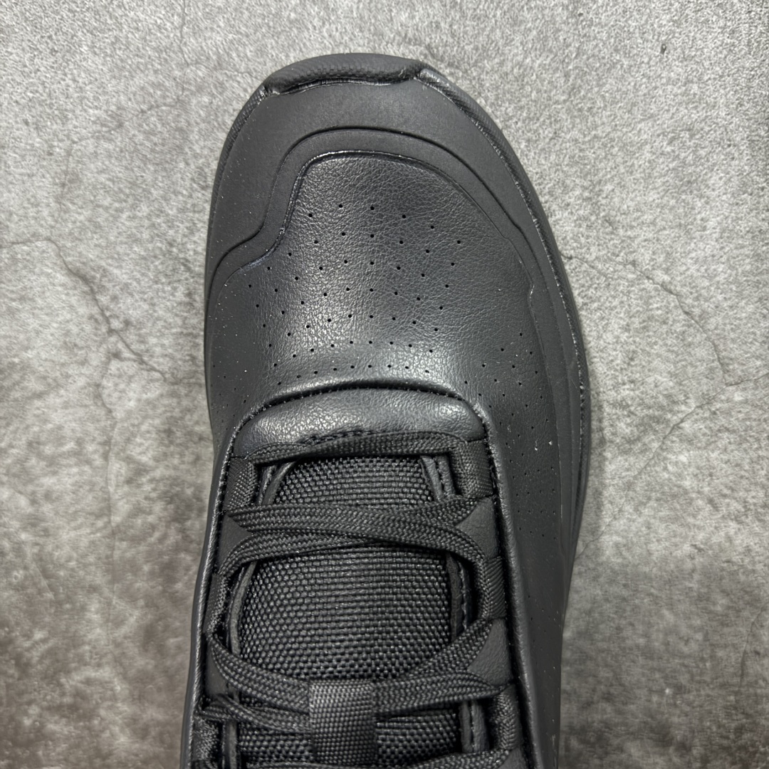 图片[5]-【莞产纯原】可隆KOLON SPORT 户外舒适柔软 防水支撑轻便回弹 低帮 徒步鞋 男款 黑色 脚感软到像踩云朵☁️—鞋面柔软贴合脚型，走石子路也不硌脚；防滑V黄金大底纹路深似锯齿，泥地、陡坡都稳稳拿捏，下雨天也不怕打滑。黑色耐脏又百搭，日常穿去上班是低调质感，进山徒步是可靠装备，从城市到山野，一双鞋承包所有 “出走计划” 尺码：39-44-选品中心