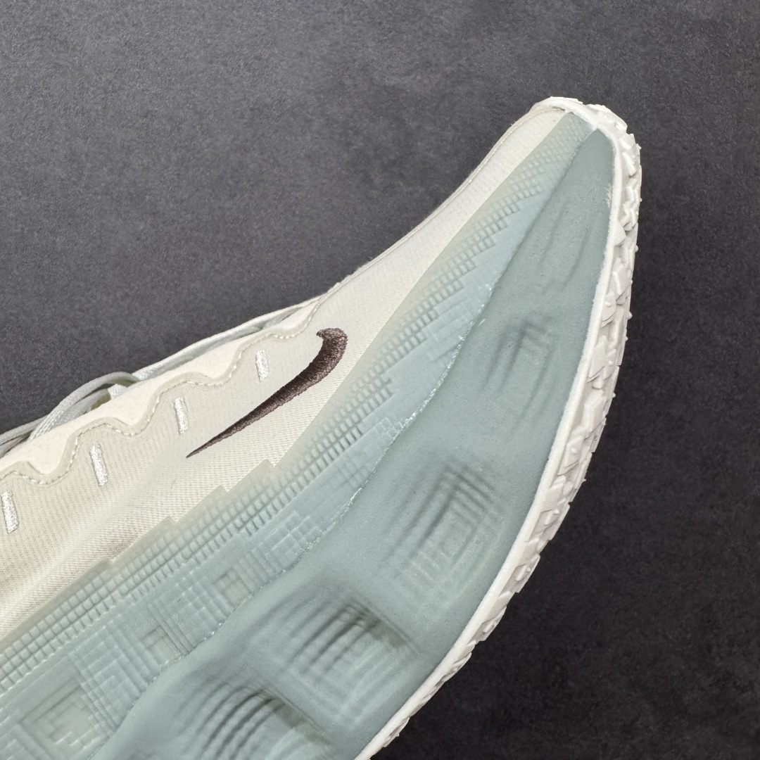 图片[5]-【公司级】HYEIN SEO x NK Ava Rover 百搭舒适耐磨低帮跑步鞋 男女同款 流线型轮廓，通过轻薄物料鞋面结合 TPU 网格状支撑示人，增厚的中底材质选用 ReactX 加持，华夫外底收尾。鞋垫与后跟鞋提，克制点缀 Hyein Seo 字样。鞋垫与鞋提则采用菱形格纹的变化元素呈现。 尺码：36 36.5 37.5 38 38.5 39 40 40.5 41 42 42.5 43 44 44.5 45-选品中心