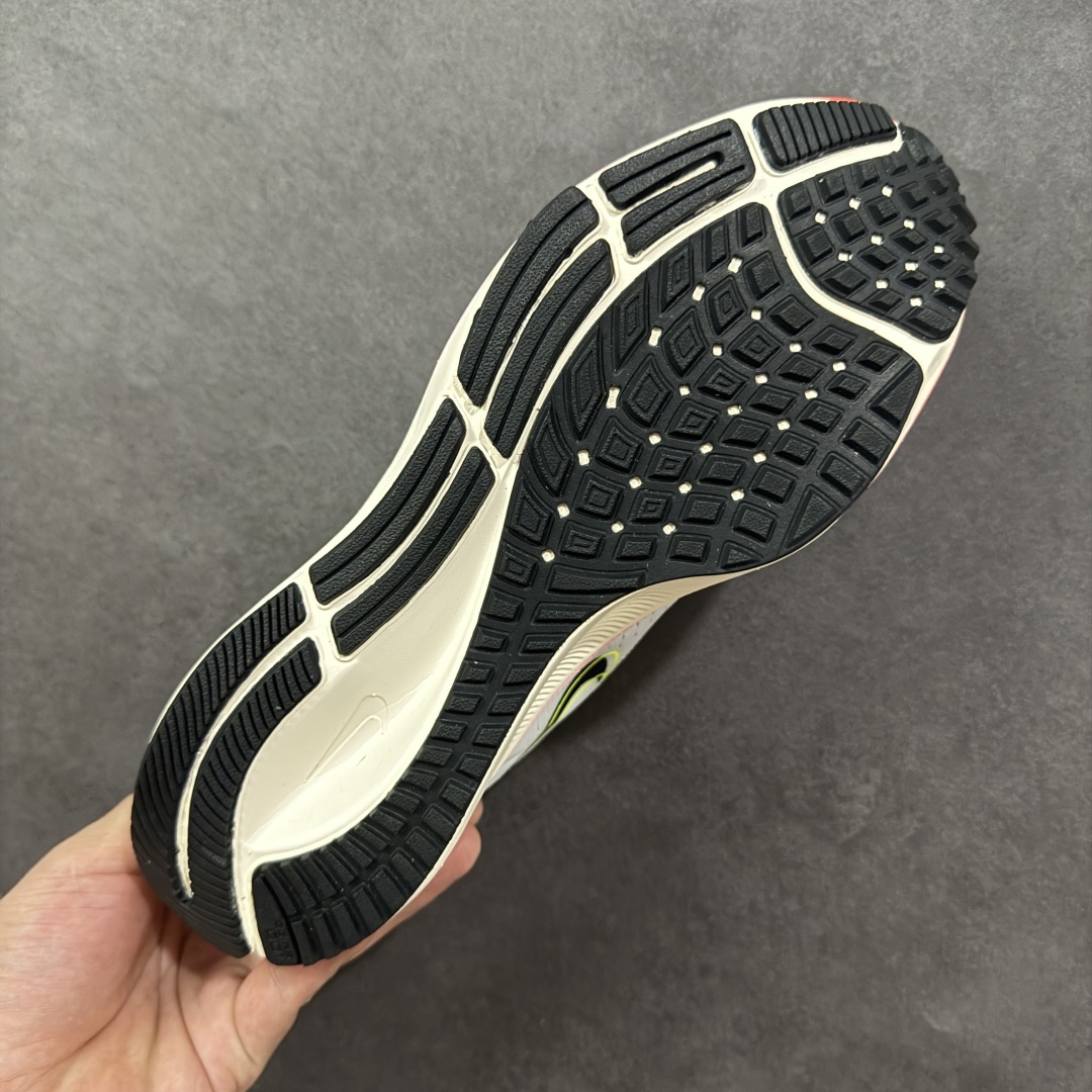 图片[9]-【纯原福利】NK Pegasus 38 飞马舒适低帮马拉松跑步鞋 市面唯一支持实战的跑鞋 原档案数据原厂网纱 正确高频花纹 前后掌内置Zoom Air气垫 原装MD大底 脚感完美还原 原盒原配 QC检验、钢印 俱全 原底科技 同步原版 脚感堪比Boost 实拍调校N版已经零色差零失真 百分百还原实物色彩所见即所得 不存在货不对板色差等低级问题 选购参考实物拍摄 不混卖不参货 只用心做好货严格选品 货号：DJ5397-100 尺码：36 36.5 37.5 38 38.5 39 40 40.5 41 42 42.5 43 44 44.5 45-选品中心