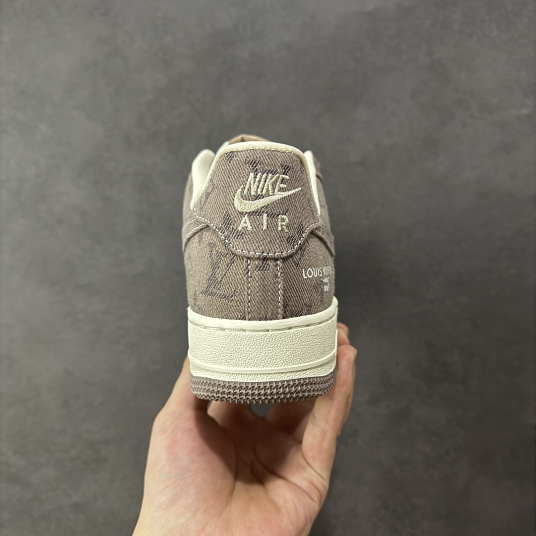 图片[4]-【定制版】海外量发售NIke Air Force 1 \’07 Low LV联名–灰色空军一号低帮 运动鞋 休闲鞋 折边针车 防水牛仔布双拼 工艺难度大 原楦头原纸板 高端定制鞋盒 原厂鞋底 超高清洁度 细节完美 货号：YF9511-821 尺码：36 36.5 37.5 38 38.5 39 40 40.5 41 42 42.5 43 44 44.5 45-选品中心