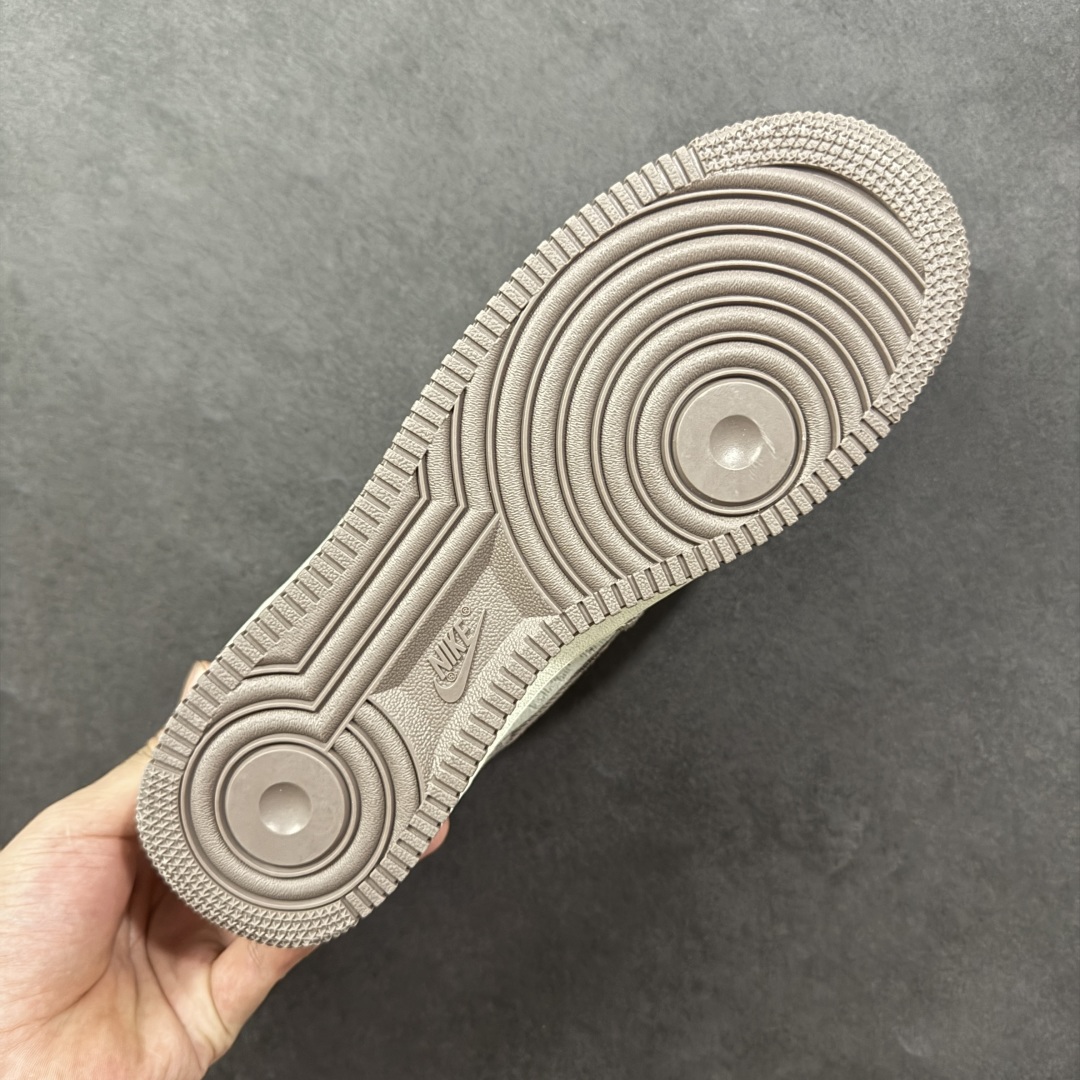 图片[9]-【定制版】海外量发售NIke Air Force 1 \’07 Low LV联名–灰色空军一号低帮 运动鞋 休闲鞋 折边针车 防水牛仔布双拼 工艺难度大 原楦头原纸板 高端定制鞋盒 原厂鞋底 超高清洁度 细节完美 货号：YF9511-821 尺码：36 36.5 37.5 38 38.5 39 40 40.5 41 42 42.5 43 44 44.5 45-选品中心