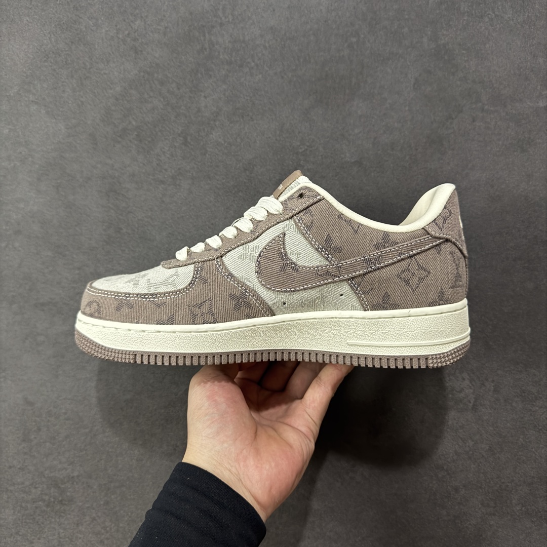 图片[2]-【定制版】海外量发售NIke Air Force 1 \’07 Low LV联名–灰色空军一号低帮 运动鞋 休闲鞋 折边针车 防水牛仔布双拼 工艺难度大 原楦头原纸板 高端定制鞋盒 原厂鞋底 超高清洁度 细节完美 货号：YF9511-821 尺码：36 36.5 37.5 38 38.5 39 40 40.5 41 42 42.5 43 44 44.5 45-选品中心