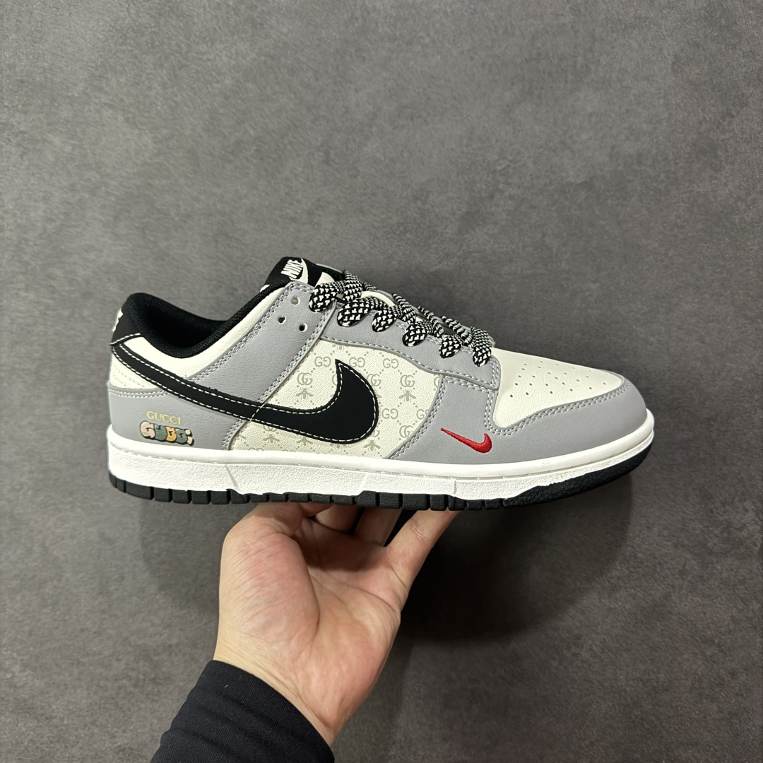 【定制版】Nike SB Dunk Low 古驰联名 浅灰黑勾 周年高端定制 低帮休闲板鞋 #定制鞋盒 大厂纯原品质出货 超高清洁度 皮料切割干净无任何毛边 细节完美 货号:CS1688-134 尺码:36 36.5 37.5 38 38.5 39 40 40.5 41 42 42.5 43 44 44.5 45-选品中心