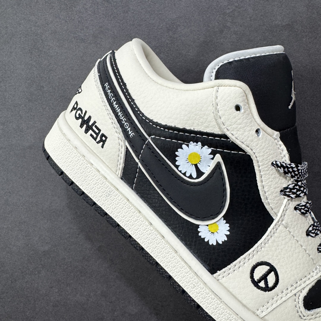 图片[6]-【定制版】海外爆款限量发售！Nike Jordan Air Jordan 1 “权志龙联名——小雏菊米黑” 高端定制 乔丹低帮休闲板鞋 大厂纯原品质出货 纯正版型 定制鞋盒 皮料切割干净无任何毛边 细节完美 超高清洁度 货号：LJ2025-002 尺码：36 36.5 37.5 38 38.5 39 40 40.5 41 42 42.5 43 44 44.5 45-选品中心