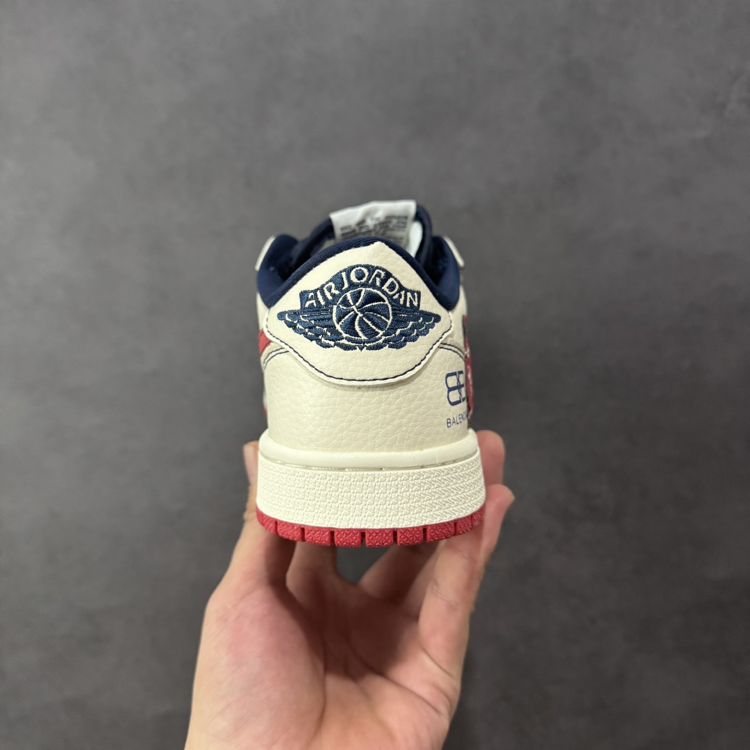 图片[4]-【定制版】Balenciaga x Air Jordan 1 Low 定制配色 巴黎世家联名 乔1 AJ1经典倒钩低帮休闲百搭板鞋   公司级版本 定制鞋盒 大厂流水作业生产 超高清洁度 皮料切割干净无任何毛边 细节完美 货号：DS2025-001  尺码：36 36.5 37.5 38 38.5 39 40 40.5 41 42 42.5 43 44 44.5 45 编码：HXSB330340-选品中心