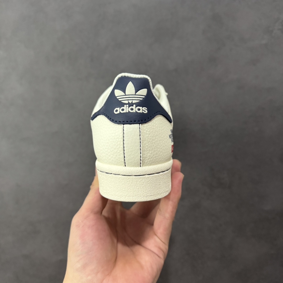 图片[4]-【定制版】AD Originals Superstar x The North Face x Superme 白红蓝 高端定制休闲运动板鞋 采用全新头层拼接皮革材质 后跟采用特色3D立体印字 渠道正品订单 诠释市场最高工艺水平 全鞋进口头层皮料打造 货号：QC2604 尺码：36-45-选品中心