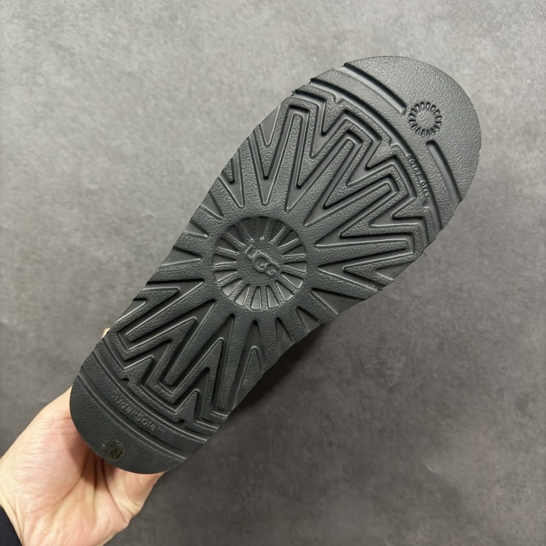 图片[9]-【X1纯原版】全网最齐 ugg 90个配色 市面顶级版本 UGG Mini厚底短筒1135092 底厚5cm 小红书爆款 广州外贸大厂生产 鞋头到鞋垫真羊皮毛一体 独立外盒包装 芯片 带防水工艺 区别市面任何版本 5cm厚底 独立原版开发大底 羊绒鞋垫 冬季保暖外出 家居都是很适合的选择 进年uug推出款式系列 局部偏向年轻消费者喜好 也走到时尚潮流穿搭的前沿 鞋身材质 防泼水涂层翻毛皮鞋面 17毫米UGGPURE™植入式羊毛内底 轻便防滑舒适橡胶外底 带有品牌LOGO商标 带全套包装 尺码： 35 36 37 38 39 40-选品中心