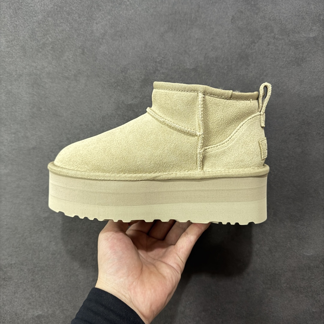 图片[2]-【X1纯原版】全网最齐 ugg 90个配色 市面顶级版本 UGG Mini厚底短筒1135092 底厚5cm 小红书爆款 广州外贸大厂生产 鞋头到鞋垫真羊皮毛一体 独立外盒包装 芯片 带防水工艺 区别市面任何版本 5cm厚底 独立原版开发大底 羊绒鞋垫 冬季保暖外出 家居都是很适合的选择 进年uug推出款式系列 局部偏向年轻消费者喜好 也走到时尚潮流穿搭的前沿 鞋身材质 防泼水涂层翻毛皮鞋面 17毫米UGGPURE™植入式羊毛内底 轻便防滑舒适橡胶外底 带有品牌LOGO商标 带全套包装 尺码： 35 36 37 38 39 40-选品中心