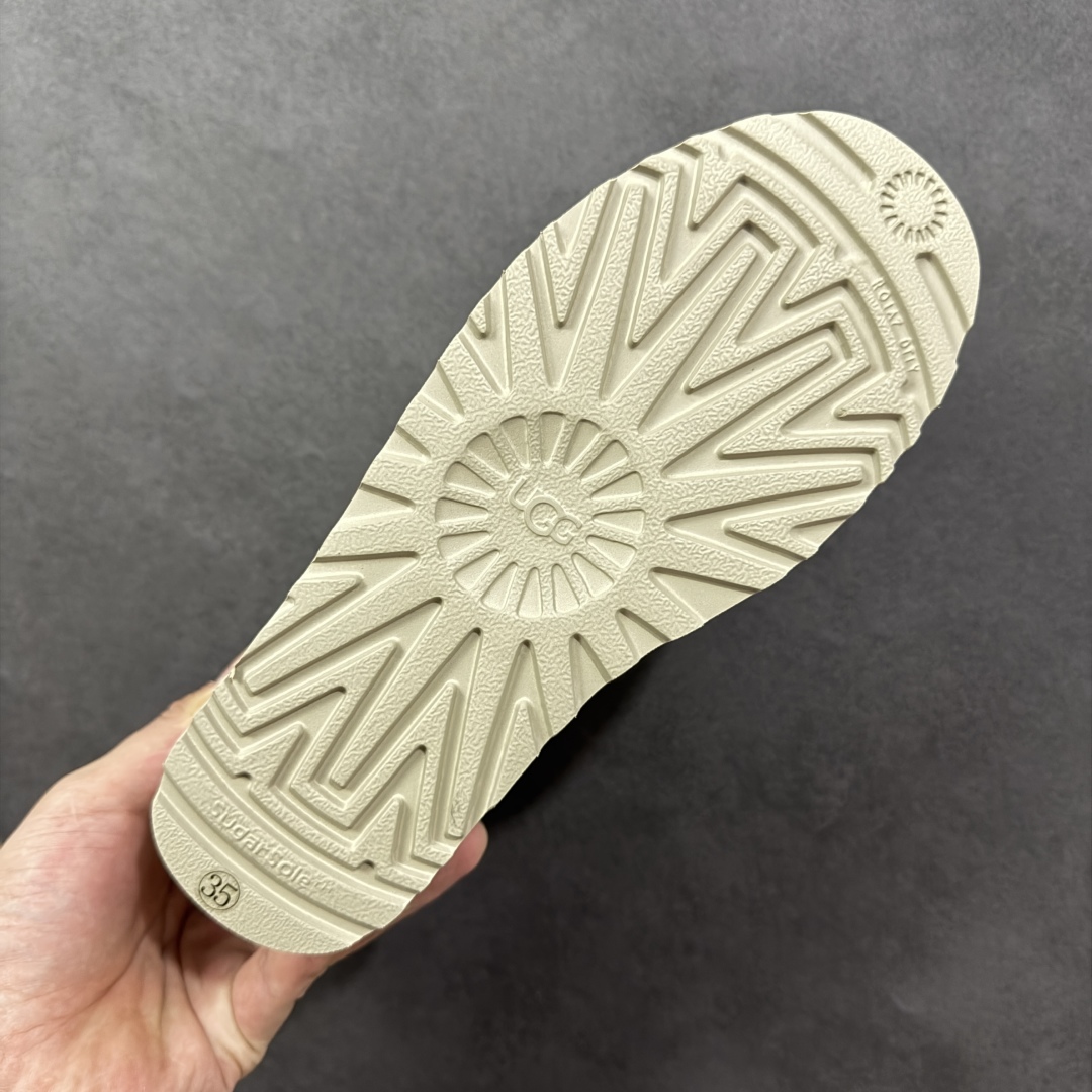 图片[9]-【X1纯原版】全网最齐 ugg 90个配色 市面顶级版本 UGG Mini厚底短筒1135092 底厚5cm 小红书爆款 广州外贸大厂生产 鞋头到鞋垫真羊皮毛一体 独立外盒包装 芯片 带防水工艺 区别市面任何版本 5cm厚底 独立原版开发大底 羊绒鞋垫 冬季保暖外出 家居都是很适合的选择 进年uug推出款式系列 局部偏向年轻消费者喜好 也走到时尚潮流穿搭的前沿 鞋身材质 防泼水涂层翻毛皮鞋面 17毫米UGGPURE™植入式羊毛内底 轻便防滑舒适橡胶外底 带有品牌LOGO商标 带全套包装 尺码： 35 36 37 38 39 40-选品中心