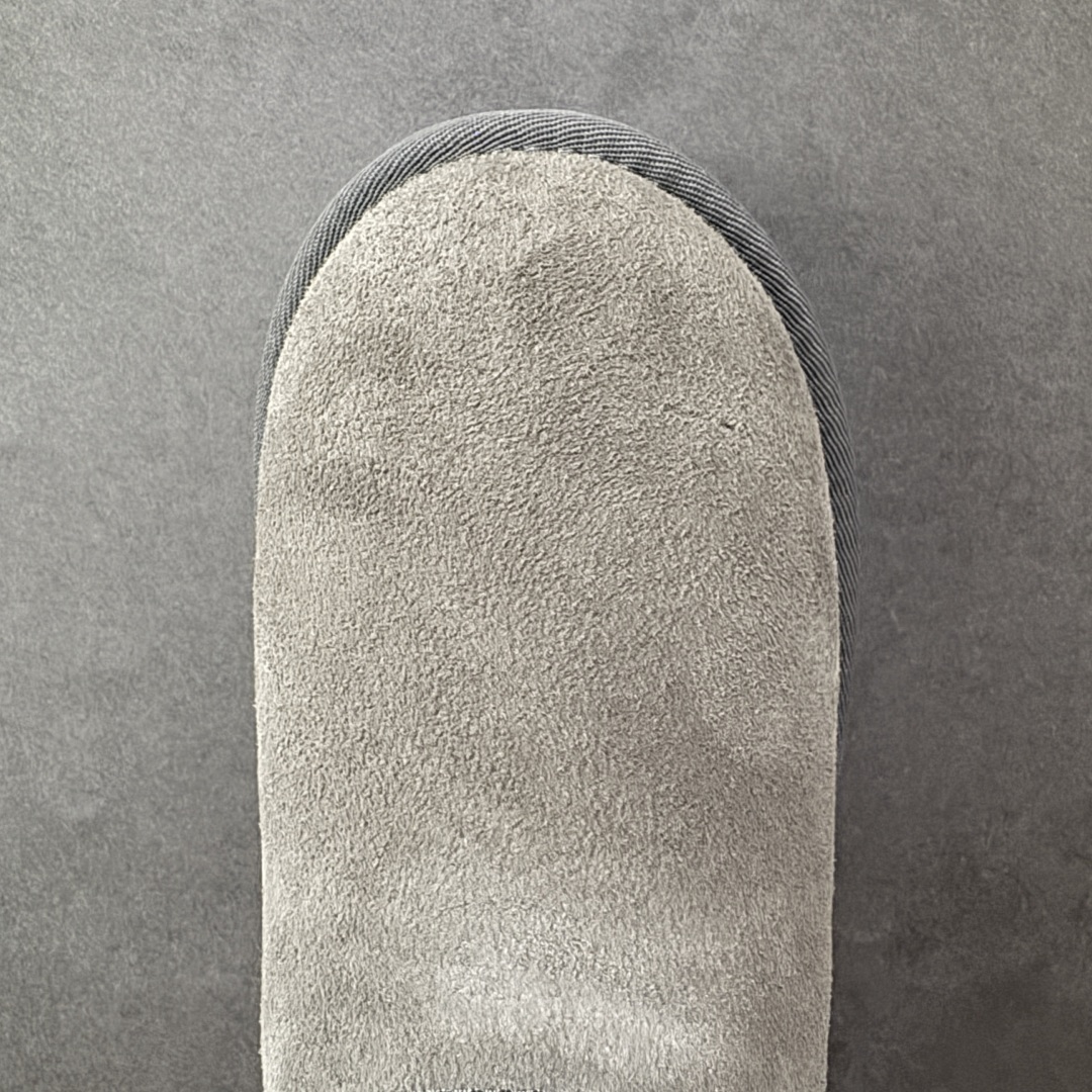 图片[8]-【X1纯原版】全网最齐 ugg 90个配色 市面顶级版本 UGG Mini厚底短筒1135092 底厚5cm 小红书爆款 广州外贸大厂生产 鞋头到鞋垫真羊皮毛一体 独立外盒包装 芯片 带防水工艺 区别市面任何版本 5cm厚底 独立原版开发大底 羊绒鞋垫 冬季保暖外出 家居都是很适合的选择 进年uug推出款式系列 局部偏向年轻消费者喜好 也走到时尚潮流穿搭的前沿 鞋身材质 防泼水涂层翻毛皮鞋面 17毫米UGGPURE™植入式羊毛内底 轻便防滑舒适橡胶外底 带有品牌LOGO商标 带全套包装 尺码： 35 36 37 38 39 40-选品中心