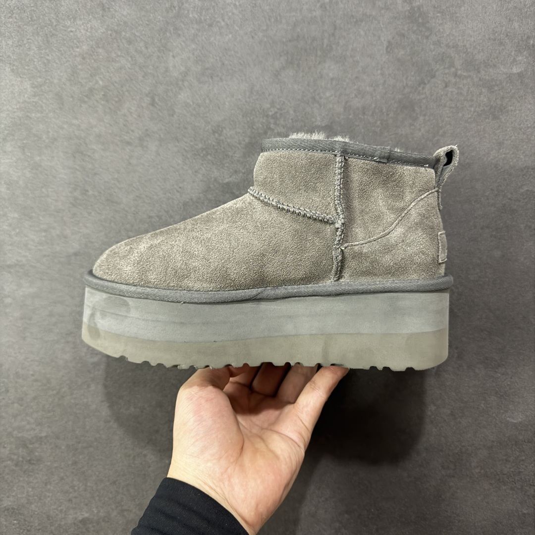 图片[2]-【X1纯原版】全网最齐 ugg 90个配色 市面顶级版本 UGG Mini厚底短筒1135092 底厚5cm 小红书爆款 广州外贸大厂生产 鞋头到鞋垫真羊皮毛一体 独立外盒包装 芯片 带防水工艺 区别市面任何版本 5cm厚底 独立原版开发大底 羊绒鞋垫 冬季保暖外出 家居都是很适合的选择 进年uug推出款式系列 局部偏向年轻消费者喜好 也走到时尚潮流穿搭的前沿 鞋身材质 防泼水涂层翻毛皮鞋面 17毫米UGGPURE™植入式羊毛内底 轻便防滑舒适橡胶外底 带有品牌LOGO商标 带全套包装 尺码： 35 36 37 38 39 40-选品中心