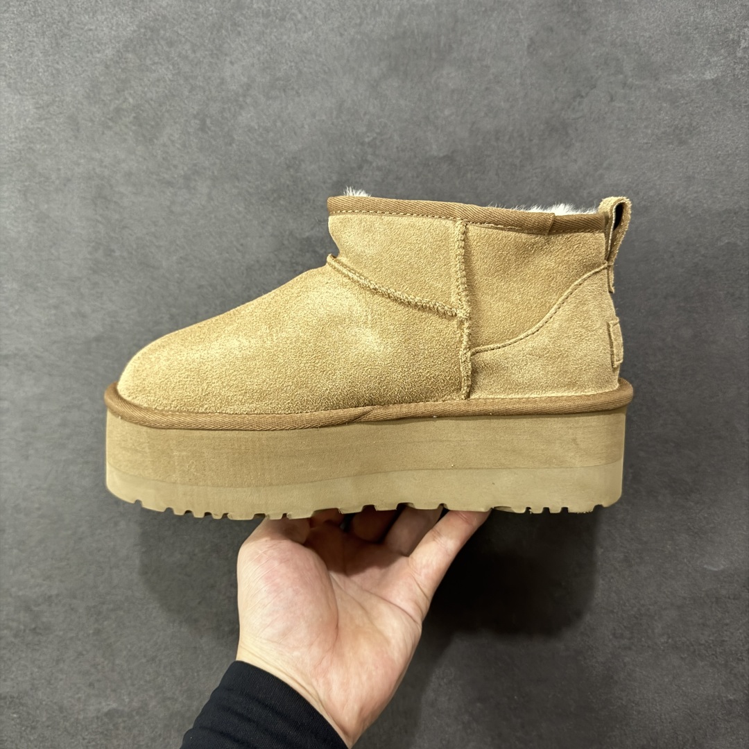 图片[2]-【X1纯原版】全网最齐 ugg 90个配色 市面顶级版本 UGG Mini厚底短筒1135092 底厚5cm 小红书爆款 广州外贸大厂生产 鞋头到鞋垫真羊皮毛一体 独立外盒包装 芯片 带防水工艺 区别市面任何版本 5cm厚底 独立原版开发大底 羊绒鞋垫 冬季保暖外出 家居都是很适合的选择 进年uug推出款式系列 局部偏向年轻消费者喜好 也走到时尚潮流穿搭的前沿 鞋身材质 防泼水涂层翻毛皮鞋面 17毫米UGGPURE™植入式羊毛内底 轻便防滑舒适橡胶外底 带有品牌LOGO商标 带全套包装 尺码： 35 36 37 38 39 40-选品中心