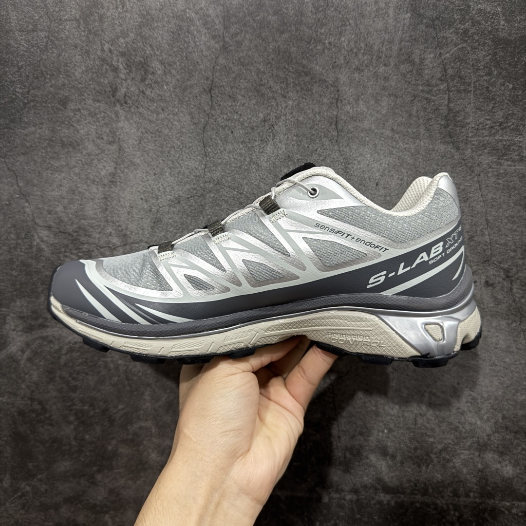 图片[2]-【PK升级版】SALOMON XT-6 DSM 萨洛蒙潮流越野机能户外功能鞋 417170 全新版本出货 好货不怕晚 品质 细节 材料都是肉眼可以见！ 售前售后也是其它工厂无法匹敌！ 纯原外贸平台特供订单 耗时半年巨作 全套原纸板楦头开发 原厂特供网布配套加持 确保原汁原味 完美呈现版型 原档数据独家私模五层组合大底 原装Ortholite轻量化鞋垫 中底布带钢印编号 原厂TPU锁扣 进口港宝加持 后跟自然饱满 还原公司包裹性 鞋面以“锯齿”状的包裹系统呈现 在基色底之下加入了各种色点缀 将公司的最新技术和时尚前卫的造型融入耐用的长跑款式中 鞋面由 TPU 薄膜制成 并焊接在高耐磨网眼上 使其既时尚又坚固 由 ACS底盘支撑 可增强稳定性和支撑力 以及由橡胶凸耳 Contragrip外底覆盖的 EVA 缓冲中底 旨在应对崎岖的地形 鞋舌上的彩色Salomon 标签、Quicklace 系统以及鞋头、鞋舌和鞋跟上的附加品牌使细节更加完美 让穿着者可以轻松驾驭户外与通勤下的任何运动生活场景 无缝鞋身户外随意纵横 颜值与脚感兼备 出街通勤 绝对非常吸睛 你值得拥有 尺码：36 36.5 37.5 38 38.5 39 40 40.5 41 42 42.5 43 44 44.5 45-选品中心