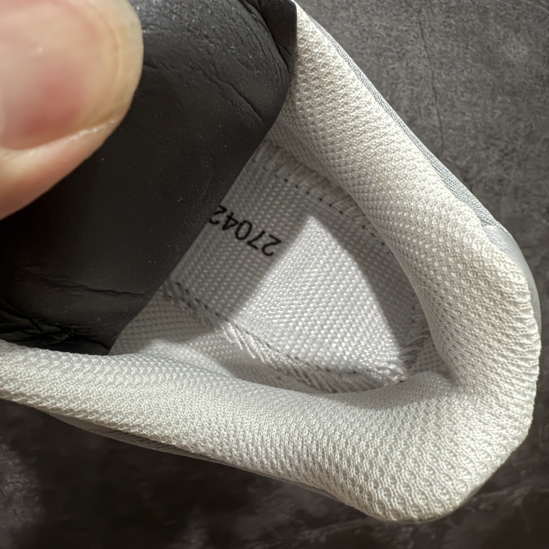 图片[8]-【PK升级版】SALOMON XT-6 DSM 萨洛蒙潮流越野机能户外功能鞋 417170 全新版本出货 好货不怕晚 品质 细节 材料都是肉眼可以见！ 售前售后也是其它工厂无法匹敌！ 纯原外贸平台特供订单 耗时半年巨作 全套原纸板楦头开发 原厂特供网布配套加持 确保原汁原味 完美呈现版型 原档数据独家私模五层组合大底 原装Ortholite轻量化鞋垫 中底布带钢印编号 原厂TPU锁扣 进口港宝加持 后跟自然饱满 还原公司包裹性 鞋面以“锯齿”状的包裹系统呈现 在基色底之下加入了各种色点缀 将公司的最新技术和时尚前卫的造型融入耐用的长跑款式中 鞋面由 TPU 薄膜制成 并焊接在高耐磨网眼上 使其既时尚又坚固 由 ACS底盘支撑 可增强稳定性和支撑力 以及由橡胶凸耳 Contragrip外底覆盖的 EVA 缓冲中底 旨在应对崎岖的地形 鞋舌上的彩色Salomon 标签、Quicklace 系统以及鞋头、鞋舌和鞋跟上的附加品牌使细节更加完美 让穿着者可以轻松驾驭户外与通勤下的任何运动生活场景 无缝鞋身户外随意纵横 颜值与脚感兼备 出街通勤 绝对非常吸睛 你值得拥有 尺码：36 36.5 37.5 38 38.5 39 40 40.5 41 42 42.5 43 44 44.5 45-选品中心