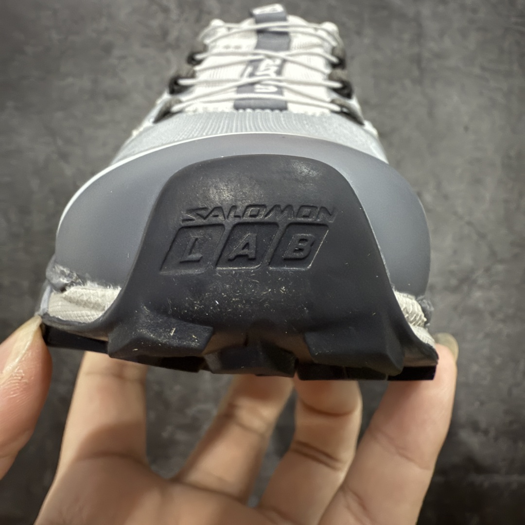 图片[5]-【PK升级版】SALOMON XT-6 DSM 萨洛蒙潮流越野机能户外功能鞋 417170 全新版本出货 好货不怕晚 品质 细节 材料都是肉眼可以见！ 售前售后也是其它工厂无法匹敌！ 纯原外贸平台特供订单 耗时半年巨作 全套原纸板楦头开发 原厂特供网布配套加持 确保原汁原味 完美呈现版型 原档数据独家私模五层组合大底 原装Ortholite轻量化鞋垫 中底布带钢印编号 原厂TPU锁扣 进口港宝加持 后跟自然饱满 还原公司包裹性 鞋面以“锯齿”状的包裹系统呈现 在基色底之下加入了各种色点缀 将公司的最新技术和时尚前卫的造型融入耐用的长跑款式中 鞋面由 TPU 薄膜制成 并焊接在高耐磨网眼上 使其既时尚又坚固 由 ACS底盘支撑 可增强稳定性和支撑力 以及由橡胶凸耳 Contragrip外底覆盖的 EVA 缓冲中底 旨在应对崎岖的地形 鞋舌上的彩色Salomon 标签、Quicklace 系统以及鞋头、鞋舌和鞋跟上的附加品牌使细节更加完美 让穿着者可以轻松驾驭户外与通勤下的任何运动生活场景 无缝鞋身户外随意纵横 颜值与脚感兼备 出街通勤 绝对非常吸睛 你值得拥有 尺码：36 36.5 37.5 38 38.5 39 40 40.5 41 42 42.5 43 44 44.5 45-选品中心