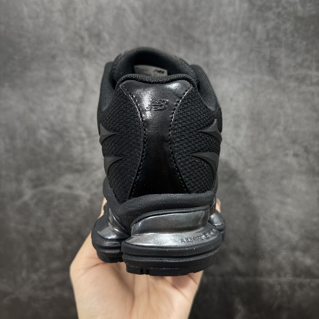 图片[4]-【纯原版】New Balance 新百伦 NB2000 网面休闲鞋 U200078C NB官方重磅新品 一款融合复古设计与现代科技的跑鞋，以其经典的造型和舒适脚感，成为2025年复古潮流爱好的推荐单品。 极具视觉冲击力的5根ABZORB单元，以及无缝鞋面的设计，加上3M反光材质的装饰，比之前推出的9060系列更夸张，更具未来感。 尺码：36-46.5-选品中心