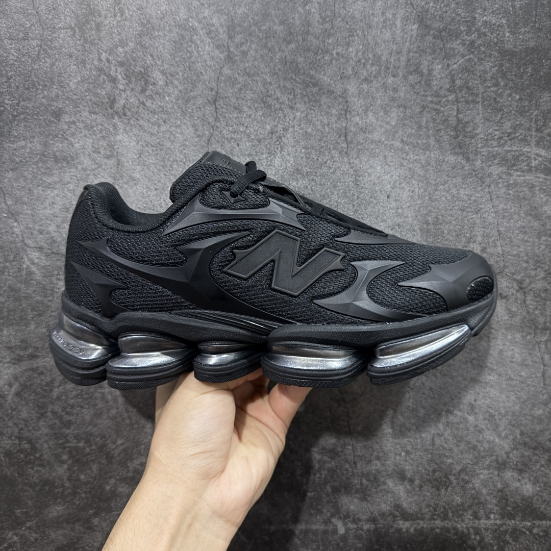 【纯原版】New Balance 新百伦 NB2000 网面休闲鞋 U200078C NB官方重磅新品 一款融合复古设计与现代科技的跑鞋,以其经典的造型和舒适脚感,成为2025年复古潮流爱好的推荐单品。 极具视觉冲击力的5根ABZORB单元,以及无缝鞋面的设计,加上3M反光材质的装饰,比之前推出的9060系列更夸张,更具未来感。 尺码:36-46.5-选品中心