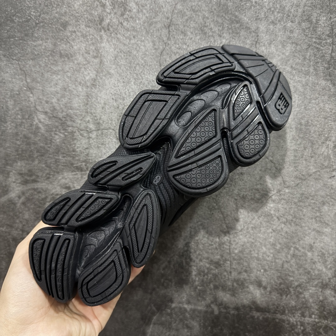 图片[9]-【纯原版】New Balance 新百伦 NB2000 网面休闲鞋 U200078C NB官方重磅新品 一款融合复古设计与现代科技的跑鞋，以其经典的造型和舒适脚感，成为2025年复古潮流爱好的推荐单品。 极具视觉冲击力的5根ABZORB单元，以及无缝鞋面的设计，加上3M反光材质的装饰，比之前推出的9060系列更夸张，更具未来感。 尺码：36-46.5-选品中心