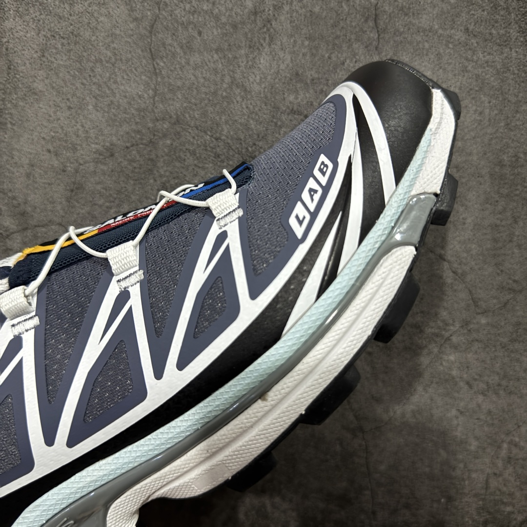 图片[6]-【S版纯原】SALOMON XT-6 GTX 萨洛蒙潮流越野机能户外功能鞋 灰蓝色478640 全新版本出货 好货不怕晚 品质 细节 材料都是肉眼可以见！ 售前售后也是其它工厂无法匹敌！ 纯原外贸平台特供订单 耗时半年巨作 全套原纸板楦头开发 原厂特供网布配套加持 确保原汁原味 完美呈现版型 原档数据独家私模五层组合大底 原装Ortholite轻量化鞋垫 中底布带钢印编号 原厂TPU锁扣 进口港宝加持 后跟自然饱满 还原公司包裹性 鞋面以“锯齿”状的包裹系统呈现 在基色底之下加入了各种色点缀 将公司的最新技术和时尚前卫的造型融入耐用的长跑款式中 鞋面由 TPU 薄膜制成 并焊接在高耐磨网眼上 使其既时尚又坚固 由 ACS底盘支撑 可增强稳定性和支撑力 以及由橡胶凸耳 Contragrip外底覆盖的 EVA 缓冲中底 旨在应对崎岖的地形 鞋舌上的彩色Salomon 标签、Quicklace 系统以及鞋头、鞋舌和鞋跟上的附加品牌使细节更加完美 让穿着者可以轻松驾驭户外与通勤下的任何运动生活场景 无缝鞋身户外随意纵横 颜值与脚感兼备 出街通勤 绝对非常吸睛 你值得拥有 尺码：36 36.5 37.5 38 38.5 39 40 40.5 41 42 42.5 43 44 44.5 45-选品中心
