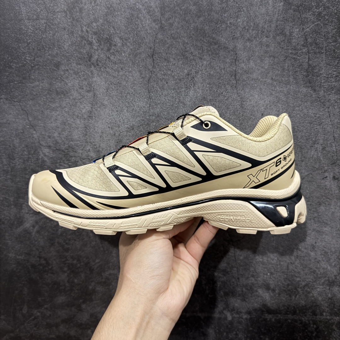 图片[2]-【PK升级版】SALOMON XT-6 GTX萨洛蒙潮流越野机能户外功能鞋 棕色 474455 全新版本出货 好货不怕晚 品质 细节 材料都是肉眼可以见！ 售前售后也是其它工厂无法匹敌！ 纯原外贸平台特供订单 耗时半年巨作 全套原纸板楦头开发 原厂特供网布配套加持 确保原汁原味 完美呈现版型 原档数据独家私模五层组合大底 原装Ortholite轻量化鞋垫 中底布带钢印编号 原厂TPU锁扣 进口港宝加持 后跟自然饱满 还原公司包裹性 鞋面以“锯齿”状的包裹系统呈现 在基色底之下加入了各种色点缀 将公司的最新技术和时尚前卫的造型融入耐用的长跑款式中 鞋面由 TPU 薄膜制成 并焊接在高耐磨网眼上 使其既时尚又坚固 由 ACS底盘支撑 可增强稳定性和支撑力 以及由橡胶凸耳 Contragrip外底覆盖的 EVA 缓冲中底 旨在应对崎岖的地形 鞋舌上的彩色Salomon 标签、Quicklace 系统以及鞋头、鞋舌和鞋跟上的附加品牌使细节更加完美 让穿着者可以轻松驾驭户外与通勤下的任何运动生活场景 无缝鞋身户外随意纵横 颜值与脚感兼备 出街通勤 绝对非常吸睛 你值得拥有 尺码：36 36.5 37.5 38 38.5 39 40 40.5 41 42 42.5 43 44 44.5 45-选品中心