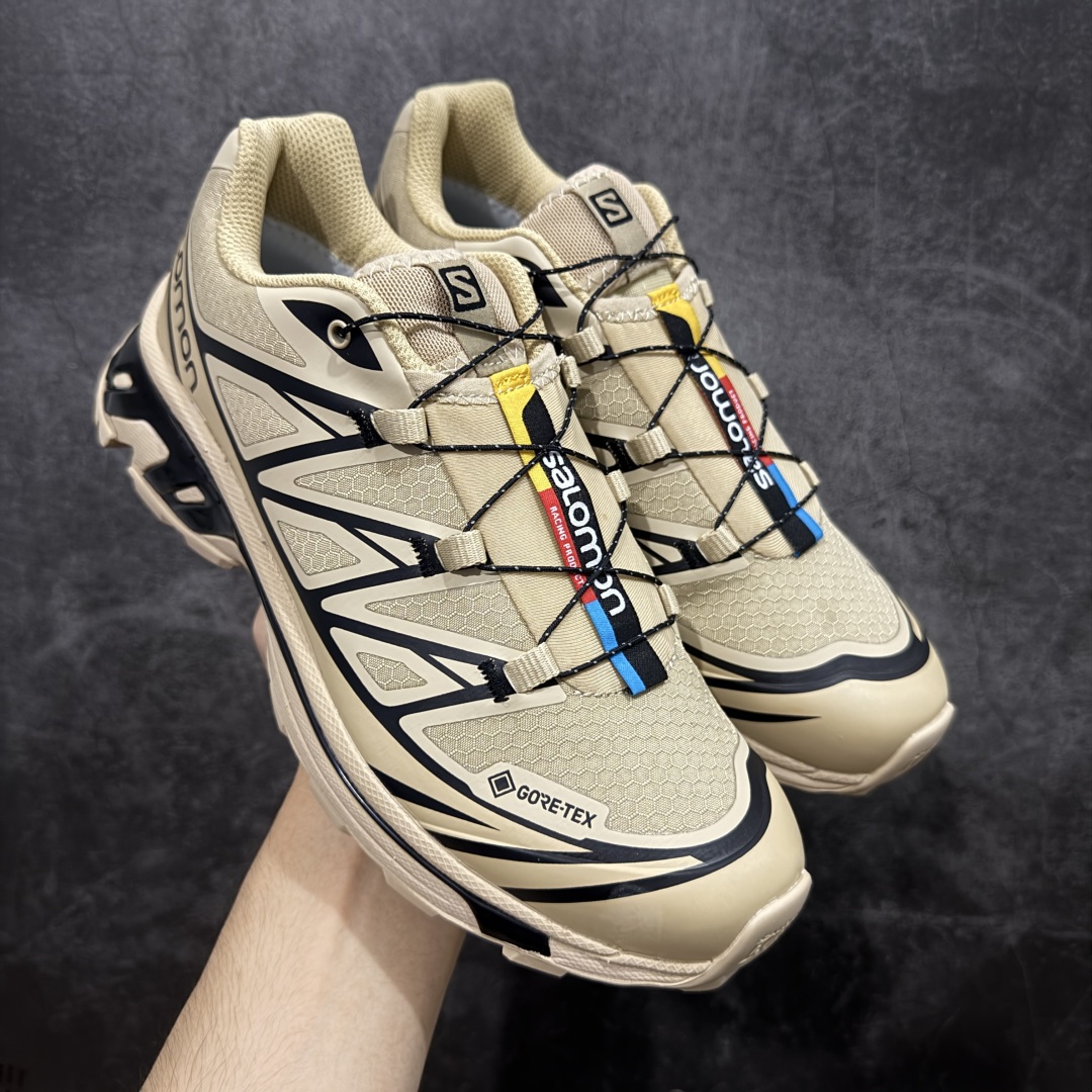 【PK升级版】SALOMON XT-6 GTX萨洛蒙潮流越野机能户外功能鞋 棕色 474455 全新版本出货 好货不怕晚 品质 细节 材料都是肉眼可以见! 售前售后也是其它工厂无法匹敌! 纯原外贸平台特供订单 耗时半年巨作 全套原纸板楦头开发 原厂特供网布配套加持 确保原汁原味 完美呈现版型 原档数据独家私模五层组合大底 原装Ortholite轻量化鞋垫 中底布带钢印编号 原厂TPU锁扣 进口港宝加持 后跟自然饱满 还原公司包裹性 鞋面以“锯齿”状的包裹系统呈现 在基色底之下加入了各种色点缀 将公司的最新技术和时尚前卫的造型融入耐用的长跑款式中 鞋面由 TPU 薄膜制成 并焊接在高耐磨网眼上 使其既时尚又坚固 由 ACS底盘支撑 可增强稳定性和支撑力 以及由橡胶凸耳 Contragrip外底覆盖的 EVA 缓冲中底 旨在应对崎岖的地形 鞋舌上的彩色Salomon 标签、Quicklace 系统以及鞋头、鞋舌和鞋跟上的附加品牌使细节更加完美 让穿着者可以轻松驾驭户外与通勤下的任何运动生活场景 无缝鞋身户外随意纵横 颜值与脚感兼备 出街通勤 绝对非常吸睛 你值得拥有 尺码:36 36.5 37.5 38 38.5 39 40 40.5 41 42 42.5 43 44 44.5 45-选品中心